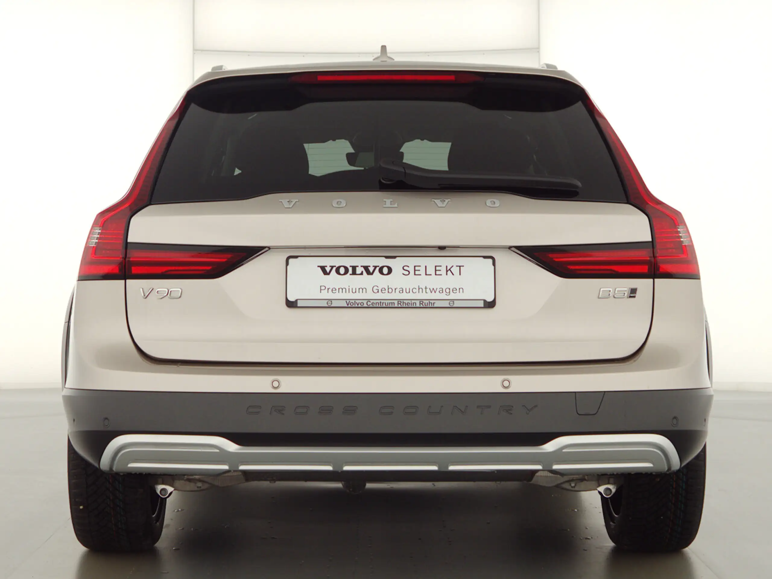 Volvo - V90 Cross Country