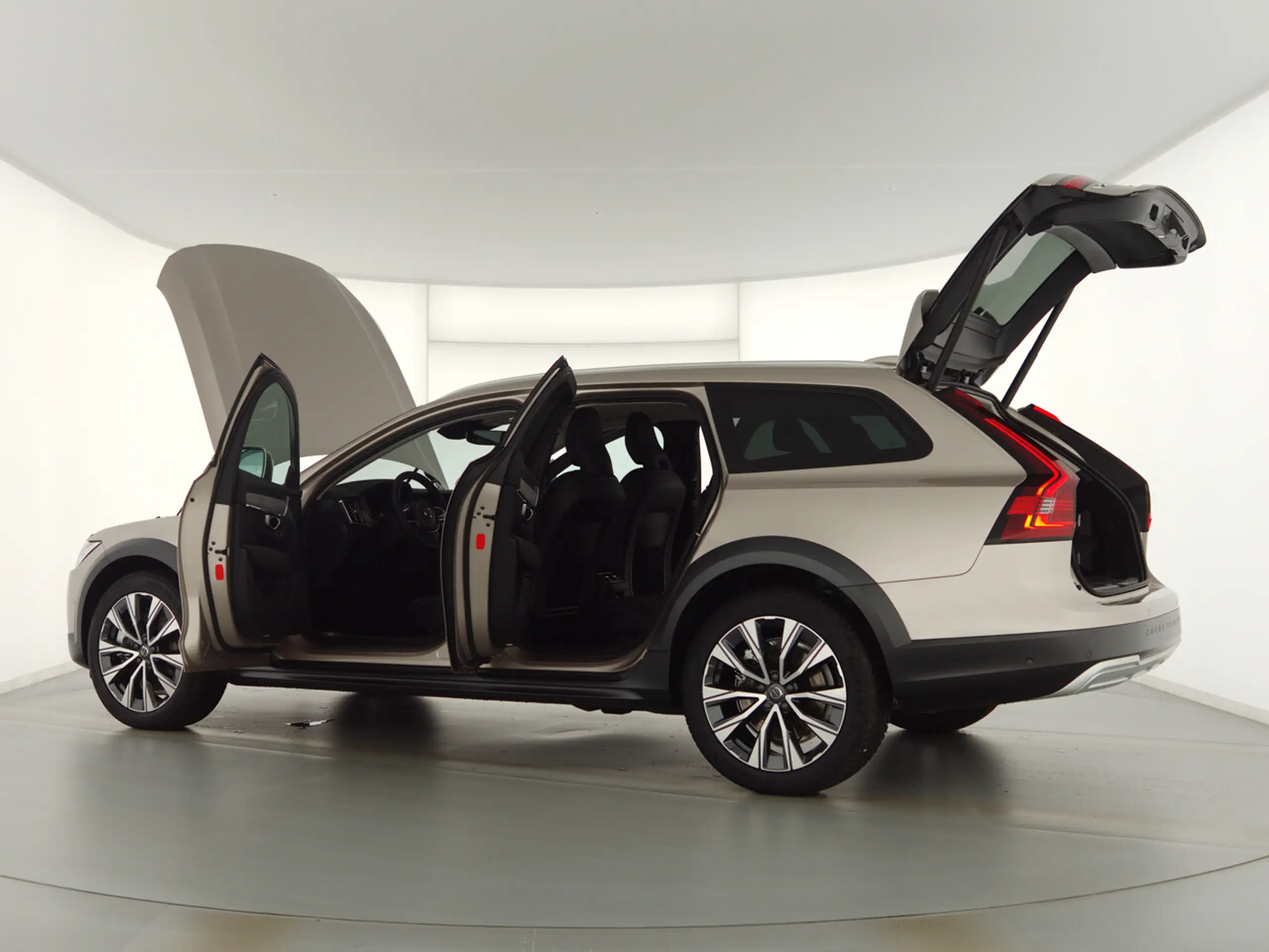 Volvo - V90 Cross Country