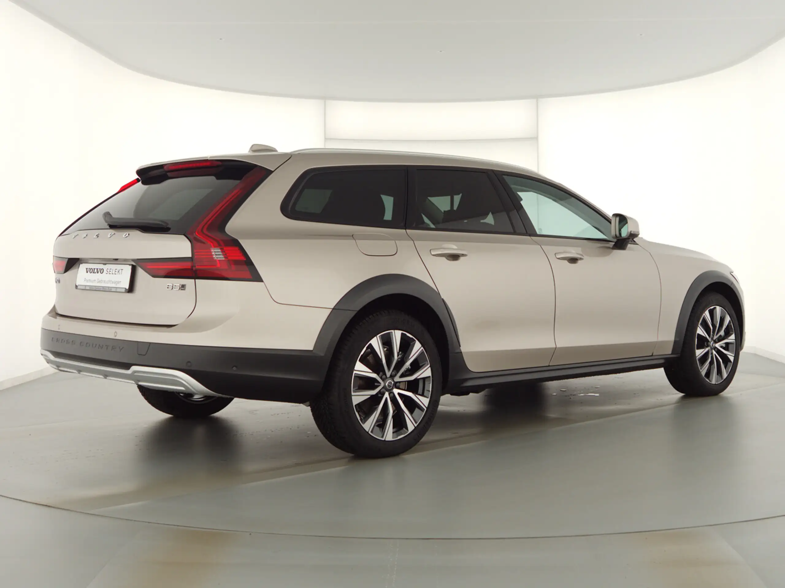 Volvo - V90 Cross Country