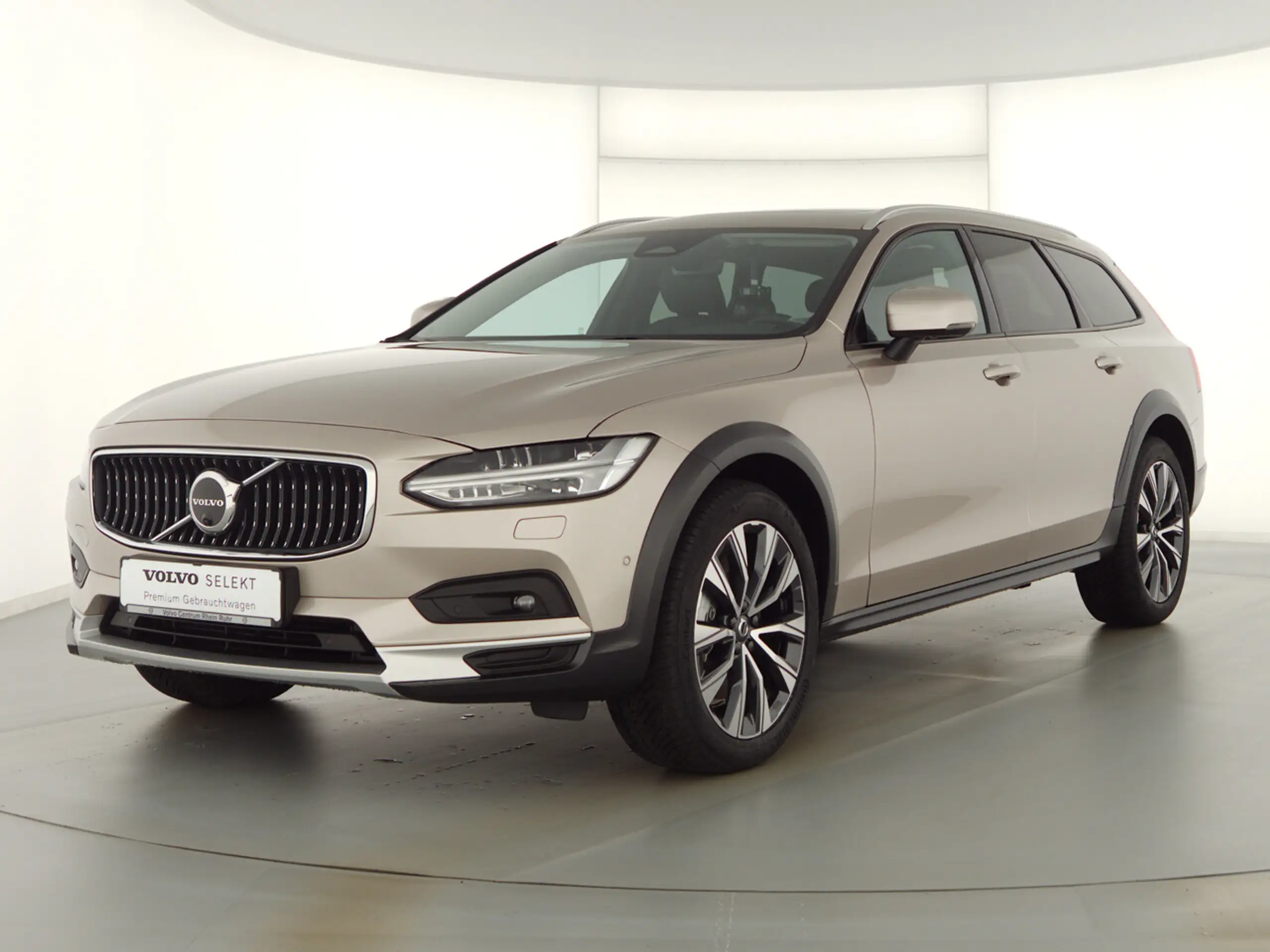 Volvo - V90 Cross Country