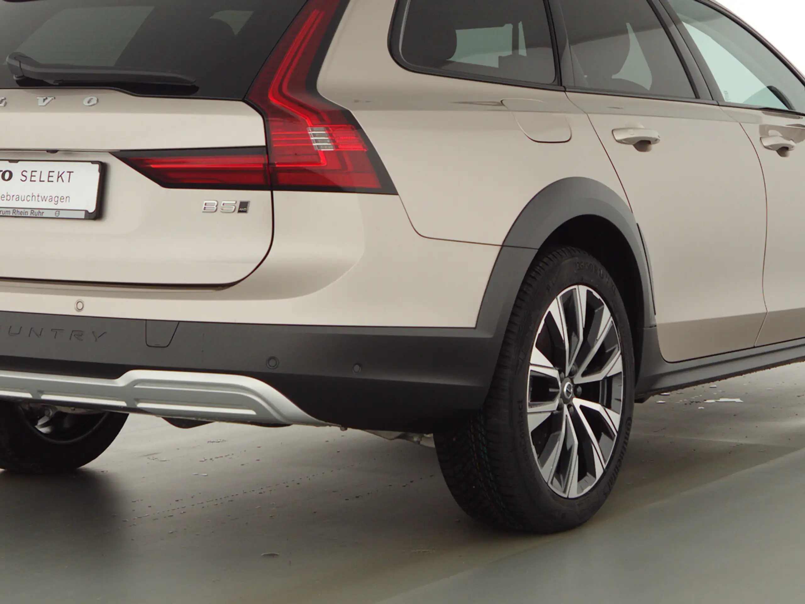 Volvo - V90 Cross Country