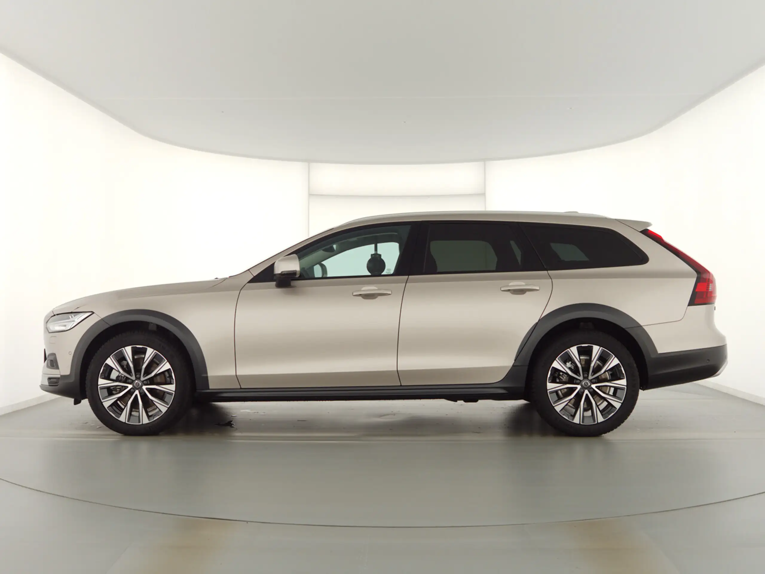 Volvo - V90 Cross Country