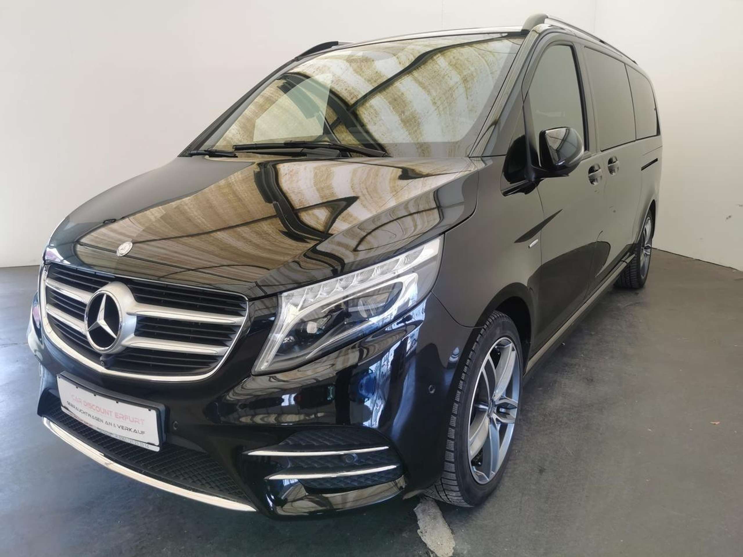 Mercedes-Benz - V 250