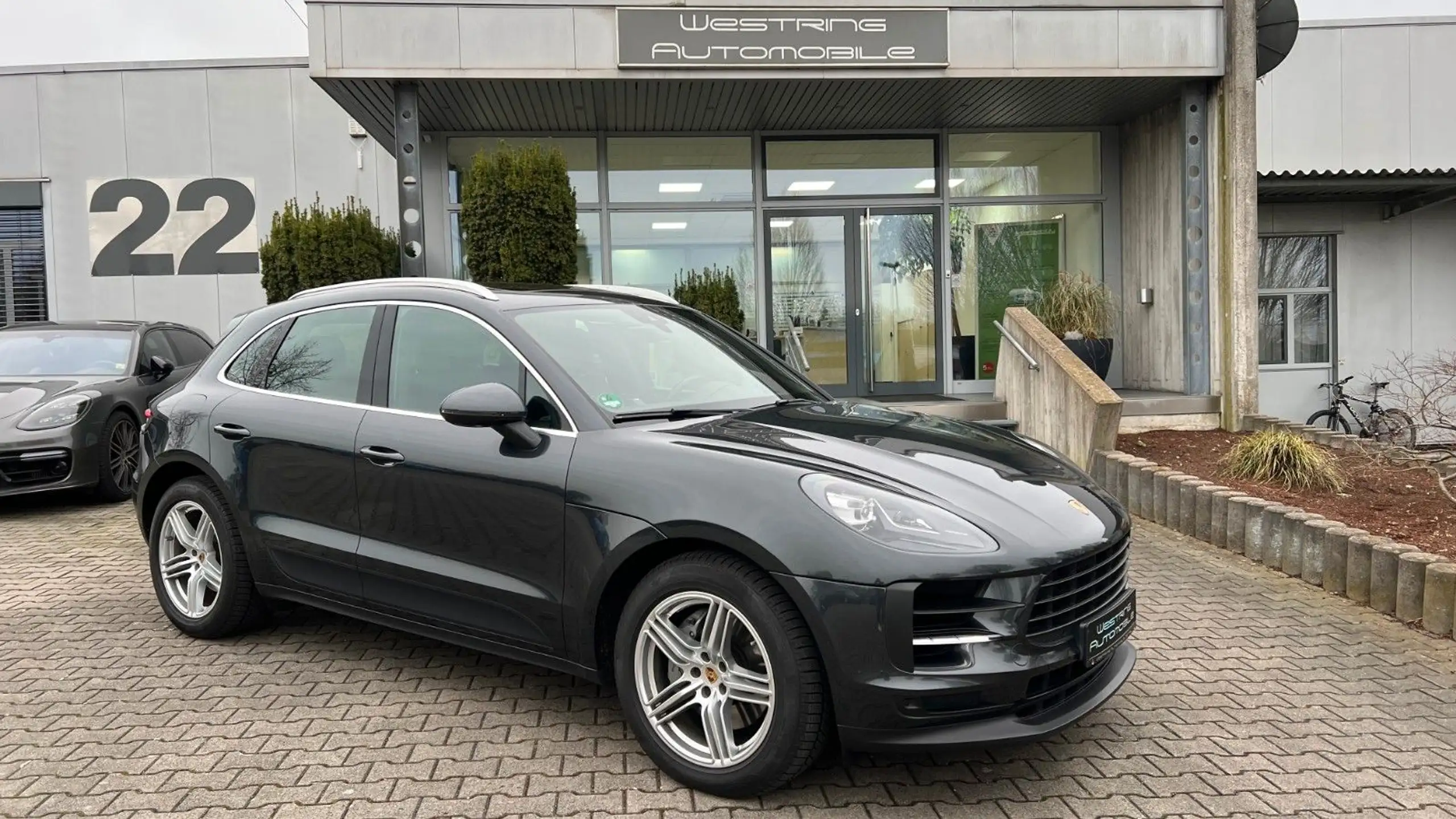 Porsche - Macan