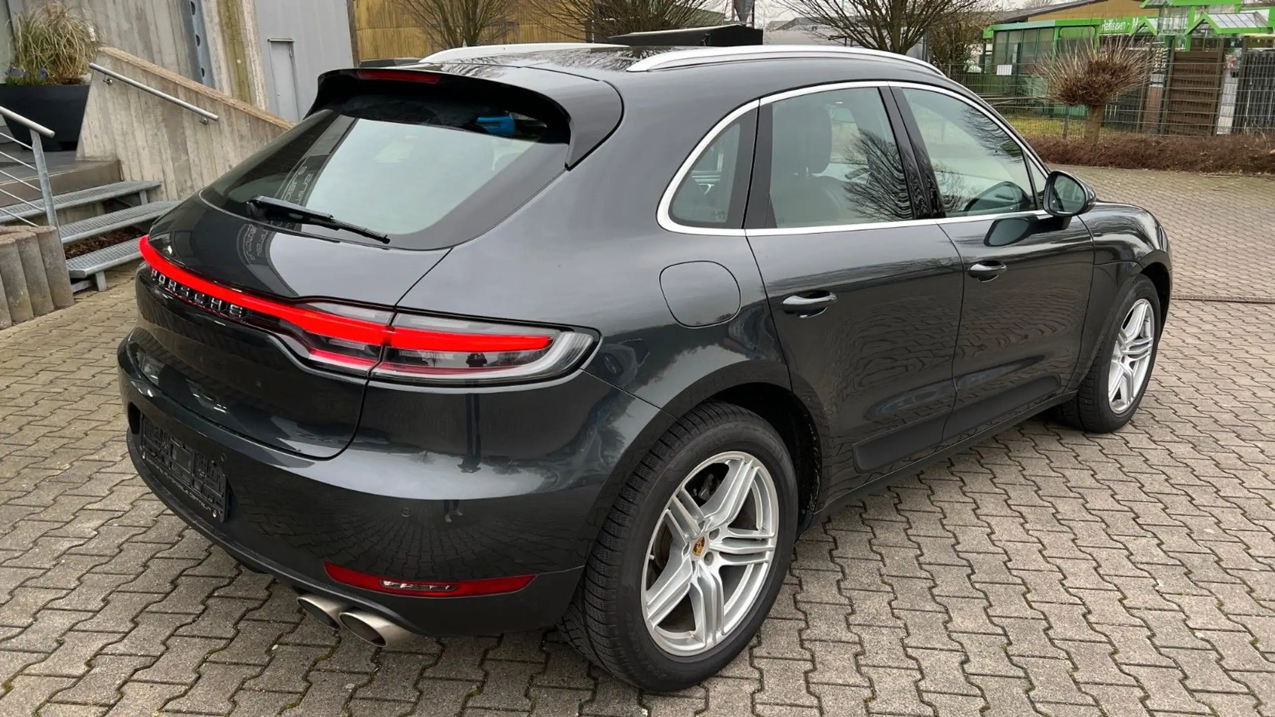 Porsche - Macan