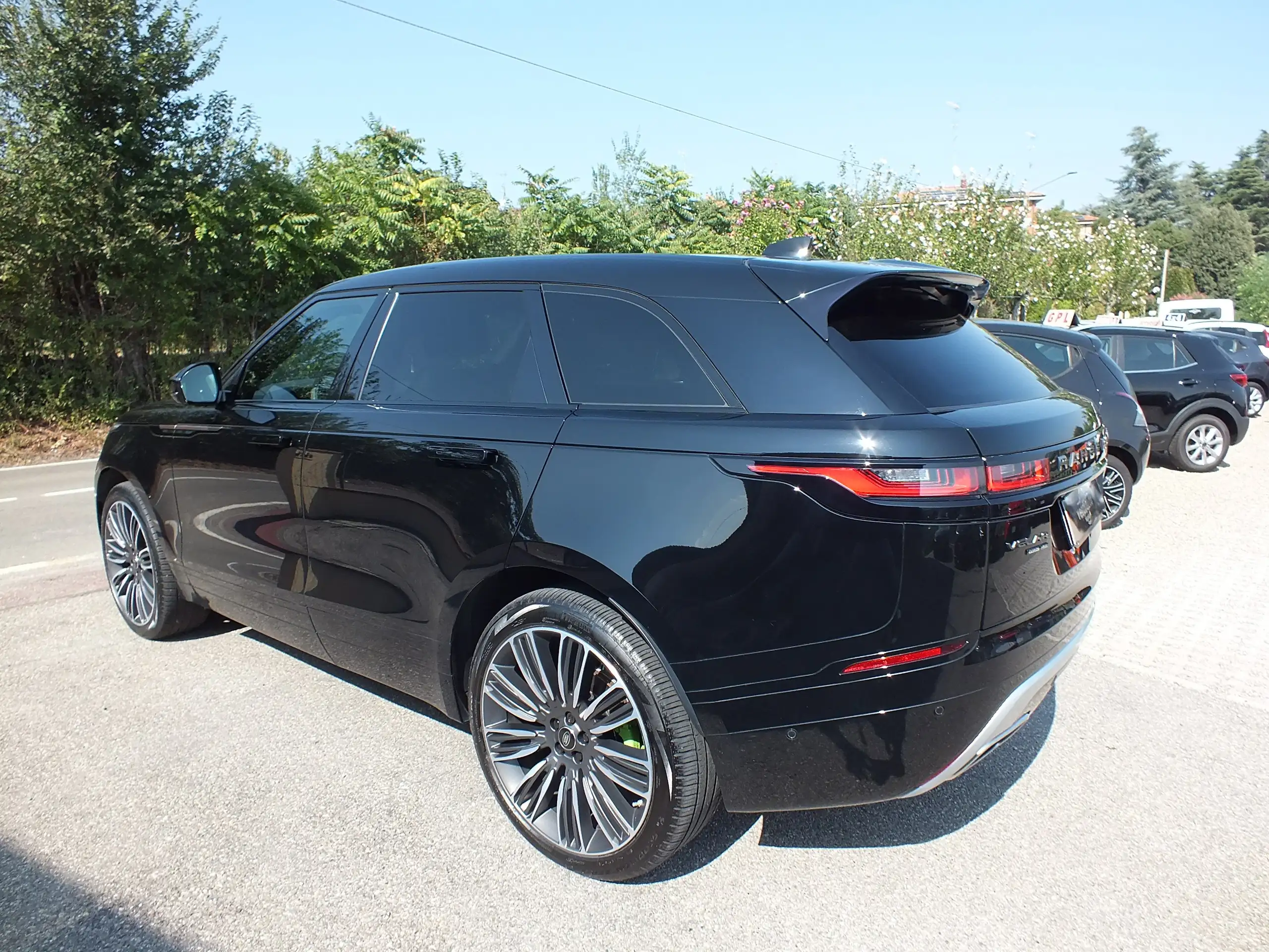 Land Rover - Range Rover Velar