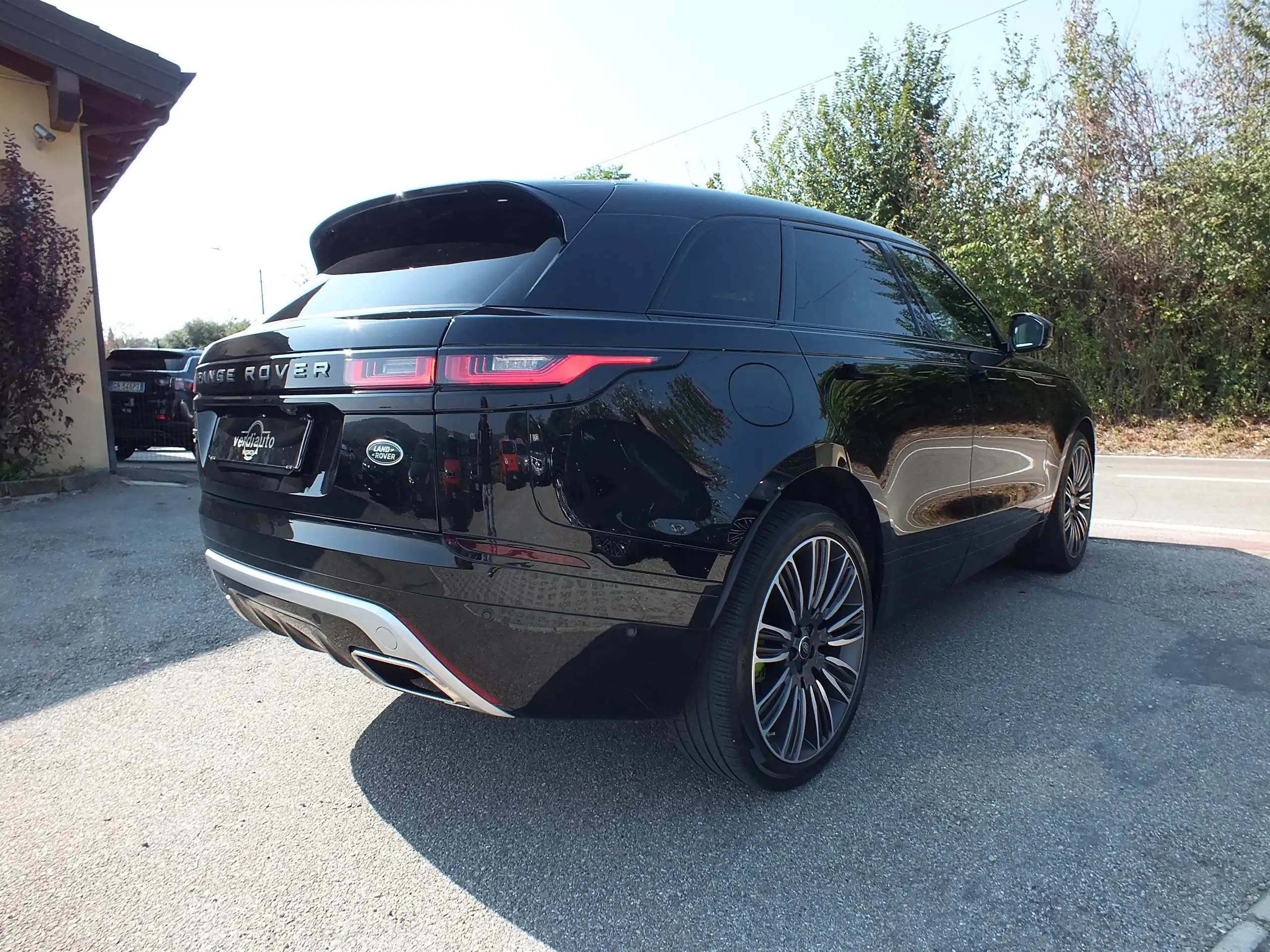 Land Rover - Range Rover Velar