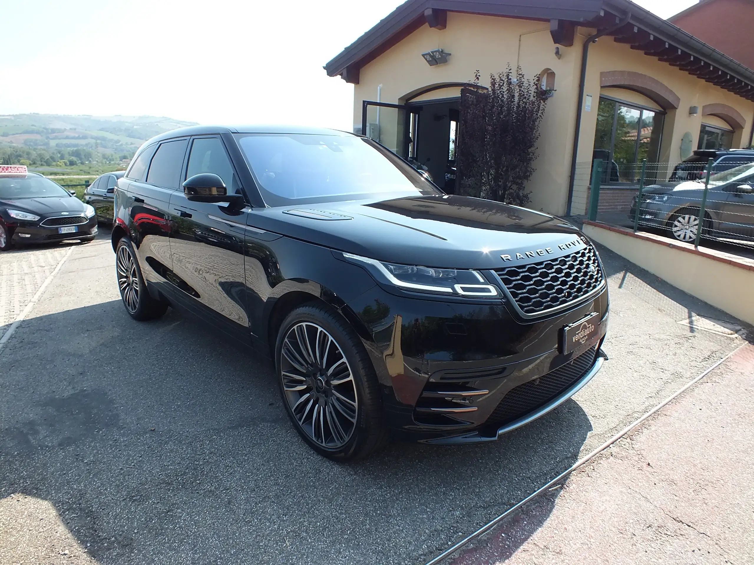 Land Rover - Range Rover Velar