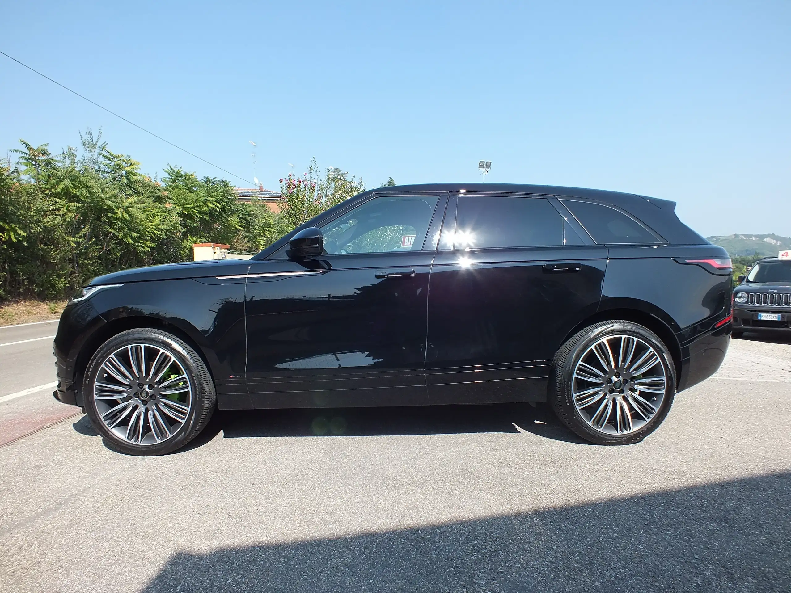 Land Rover - Range Rover Velar