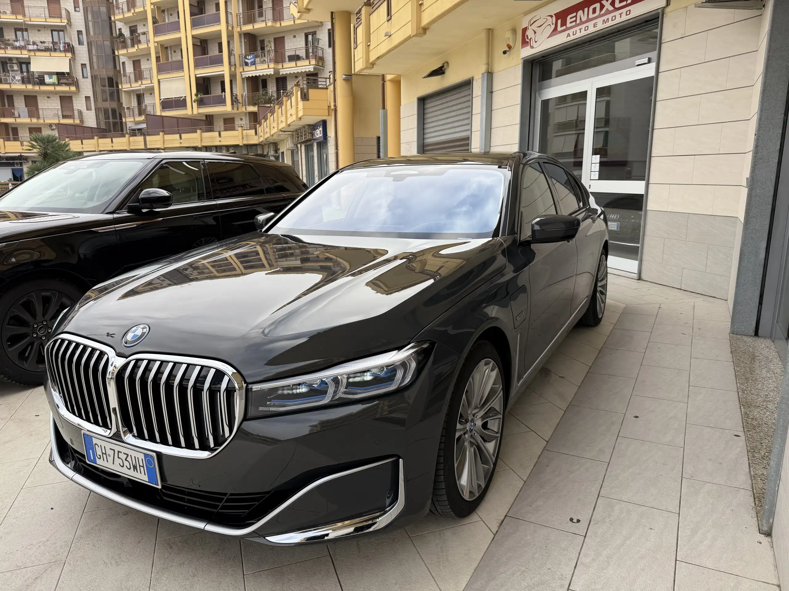 BMW - 745