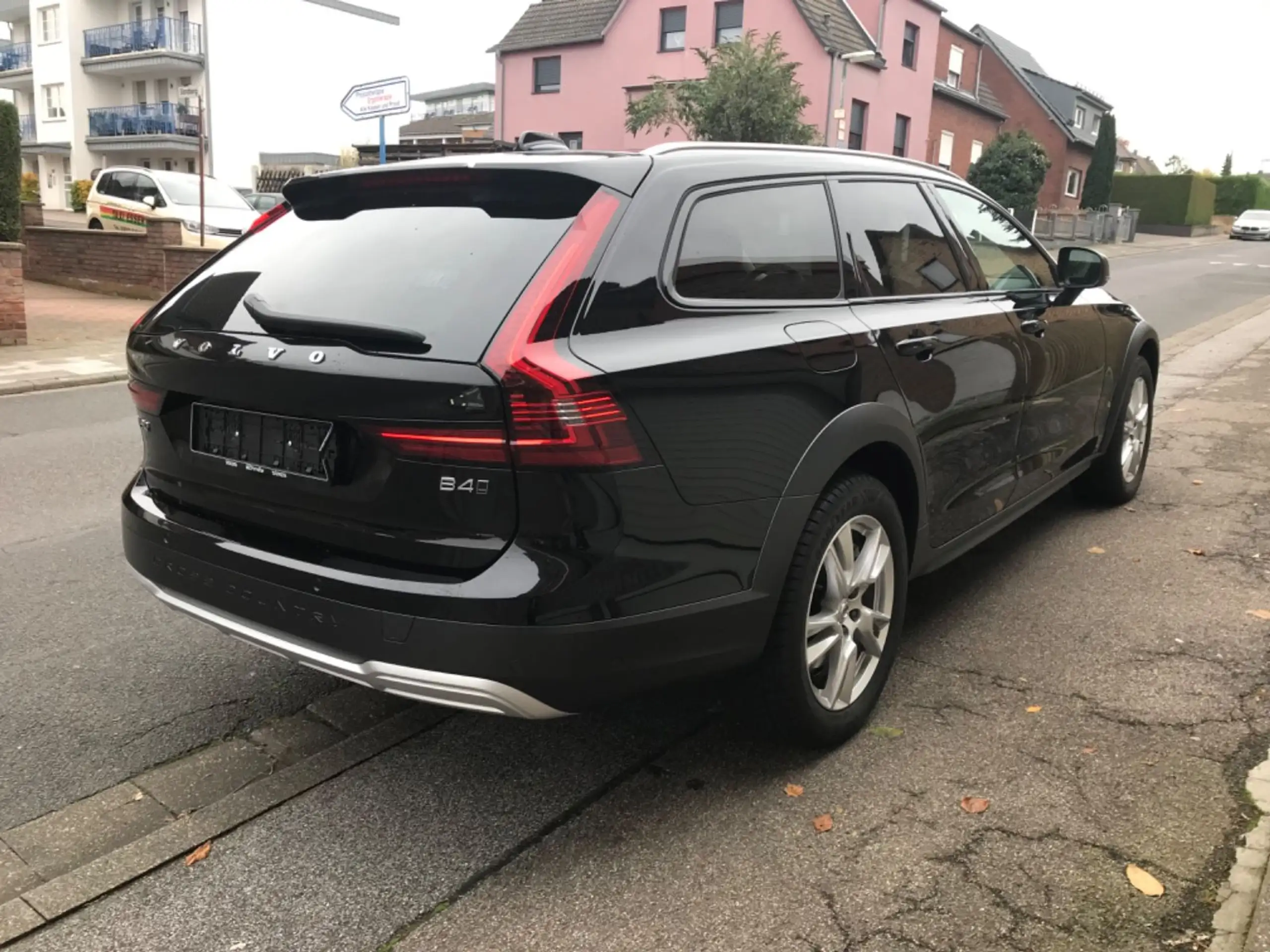 Volvo - V90 Cross Country