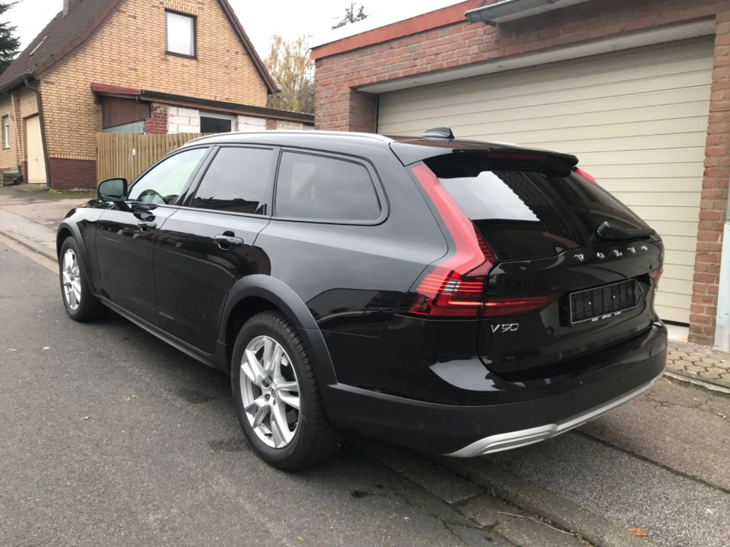 Volvo - V90 Cross Country