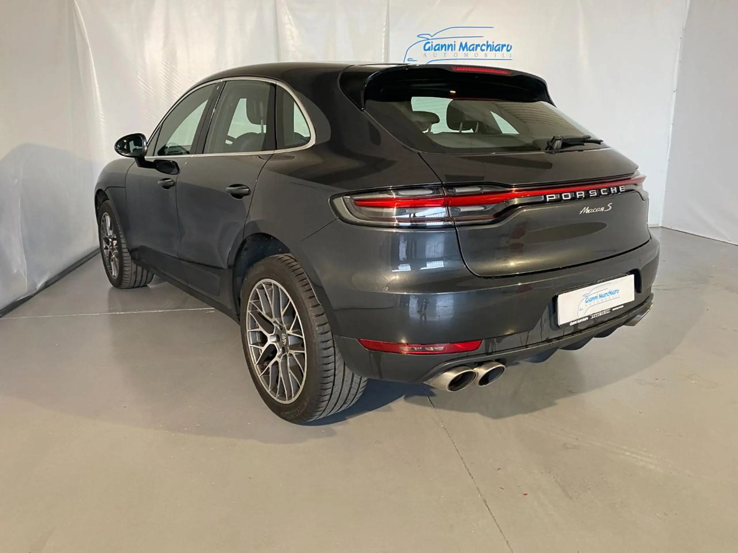 Porsche - Macan