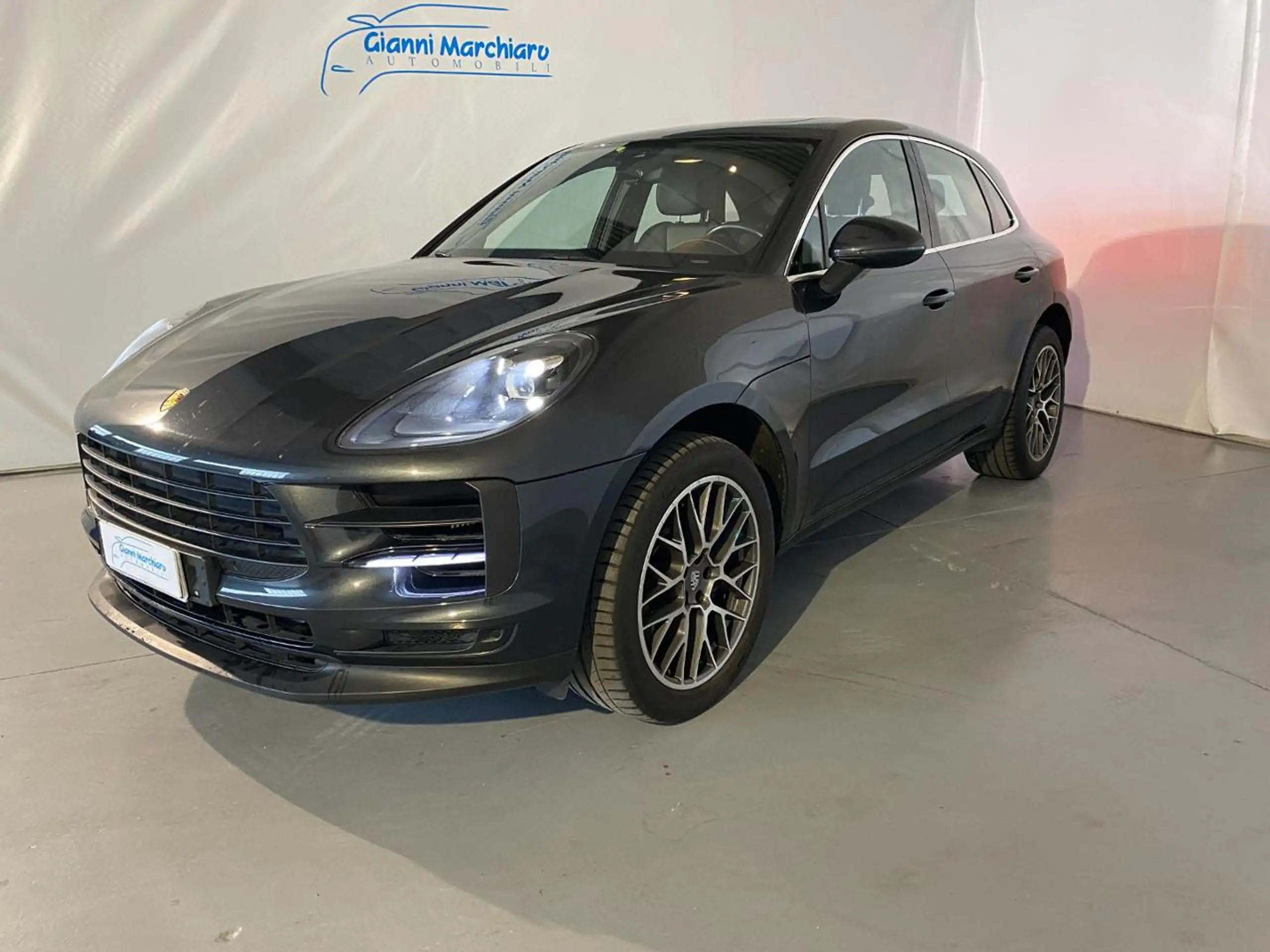 Porsche - Macan