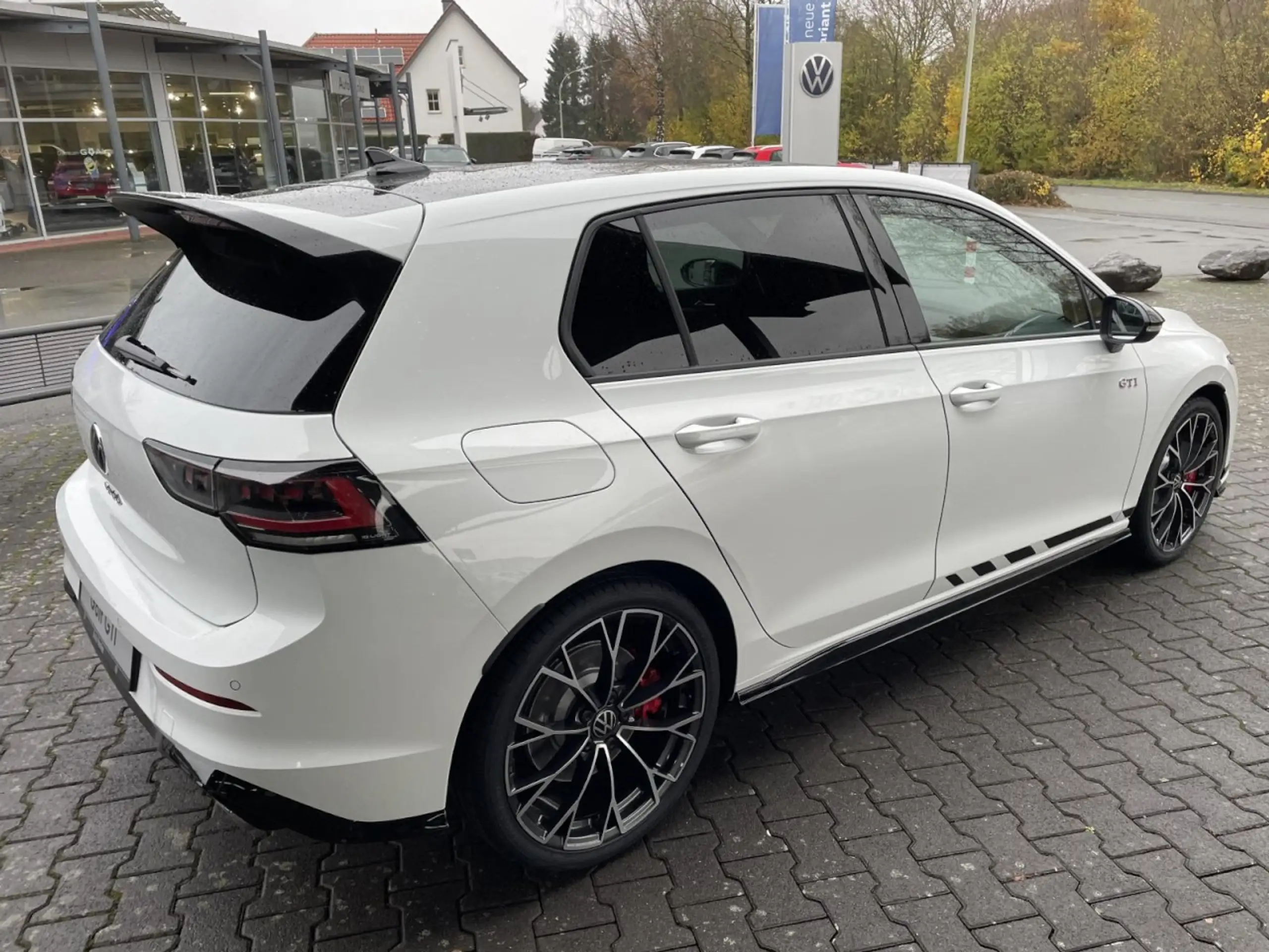 Volkswagen - Golf GTI