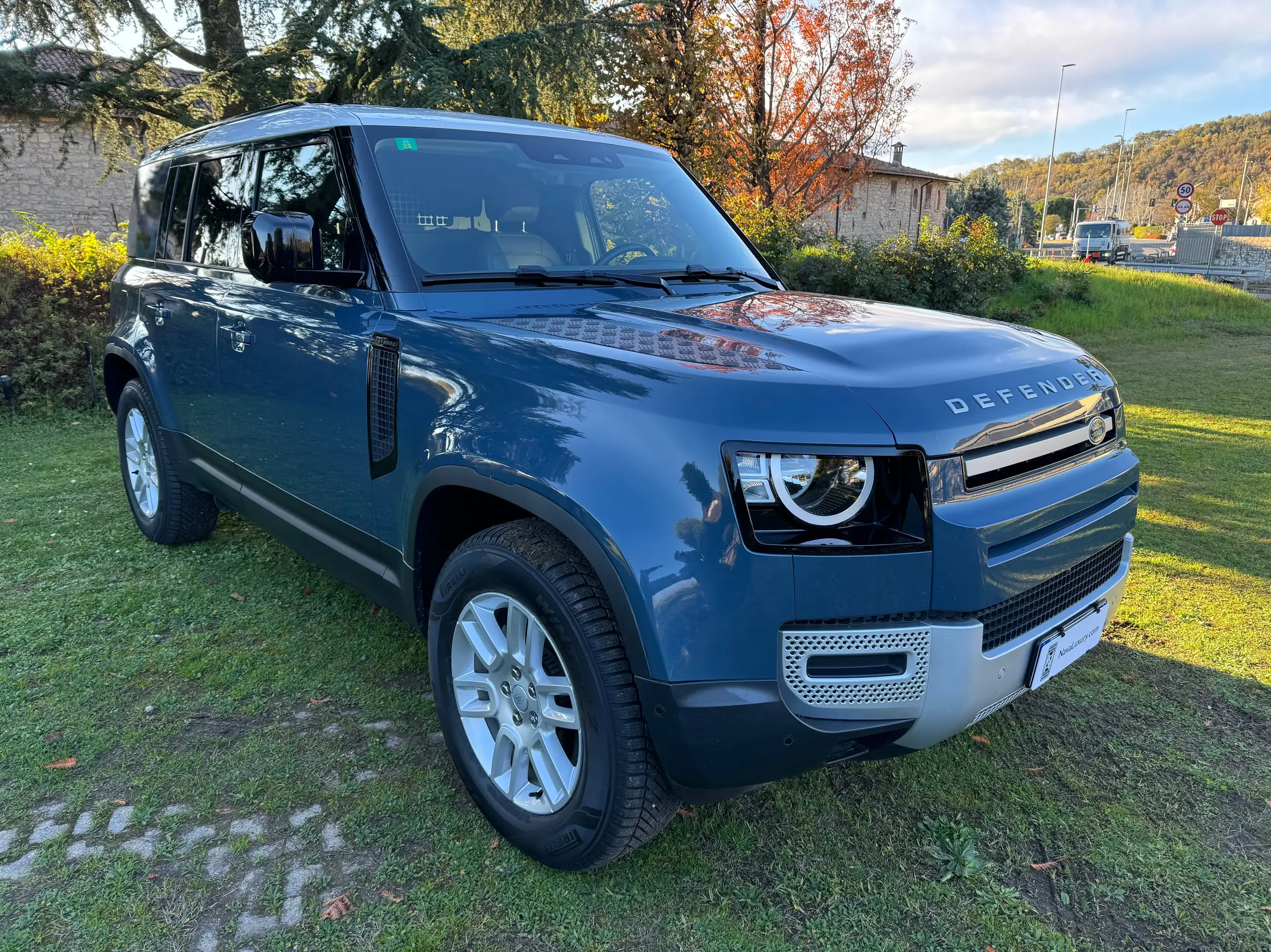 Land Rover - Defender