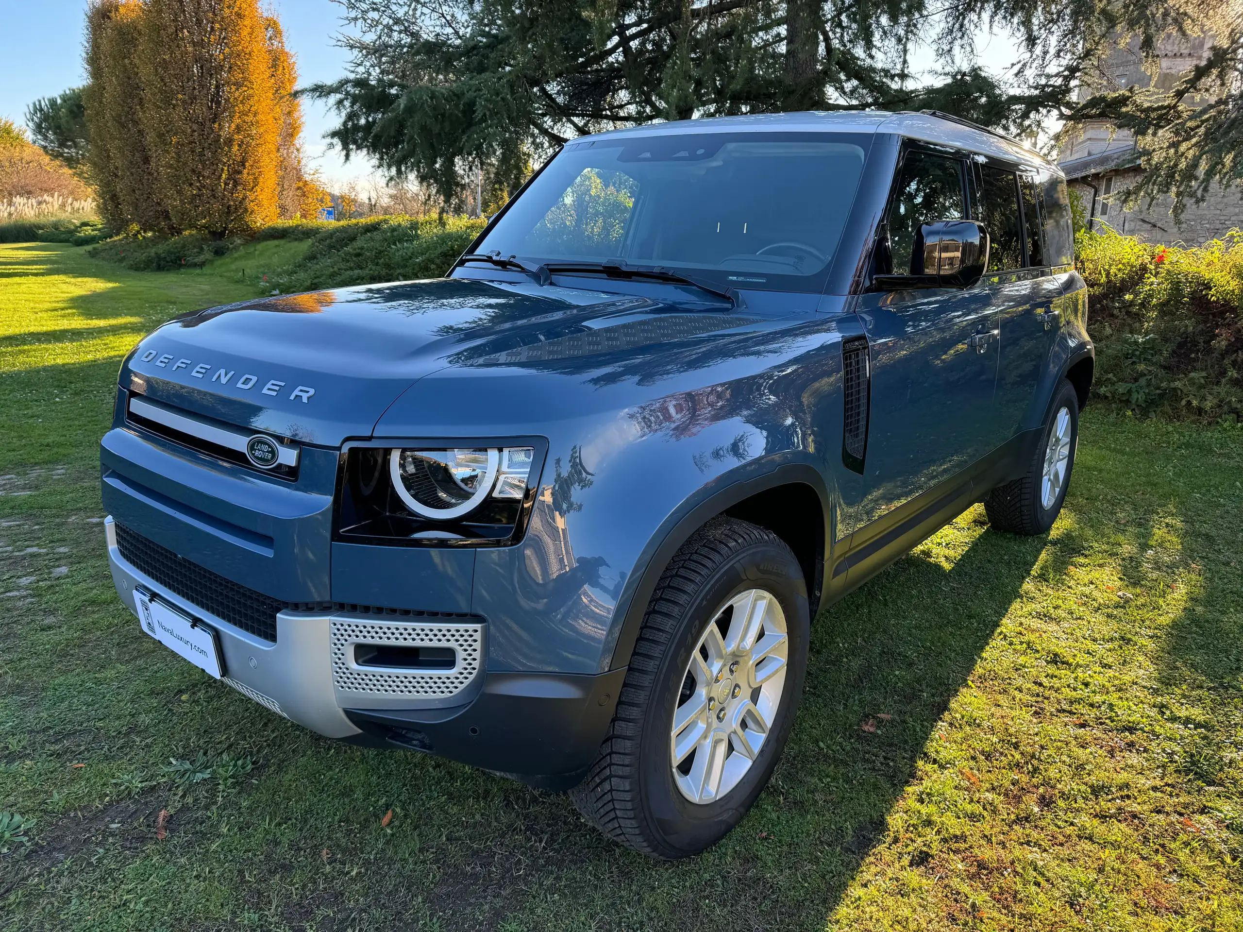 Land Rover - Defender