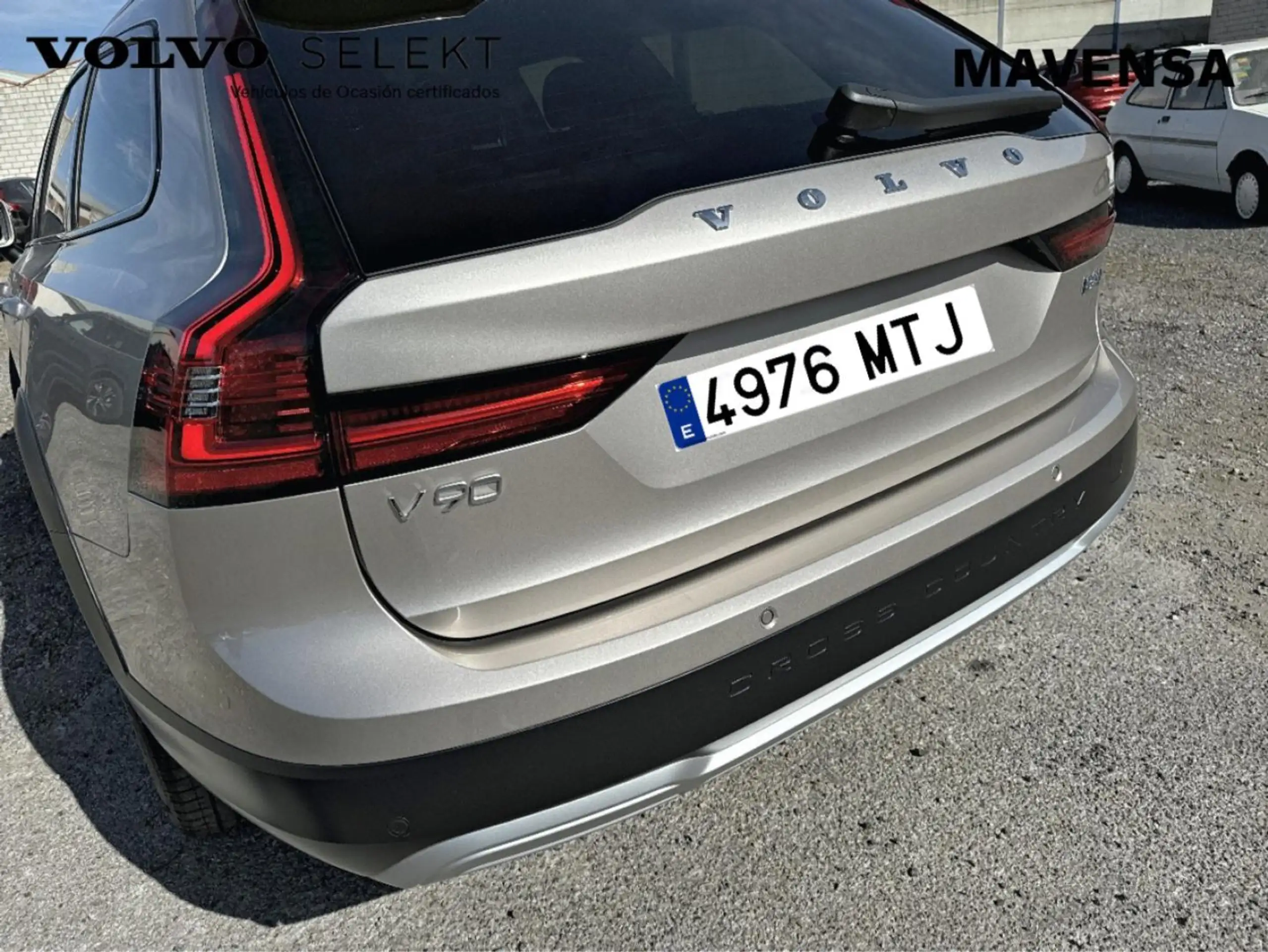 Volvo - V90 Cross Country