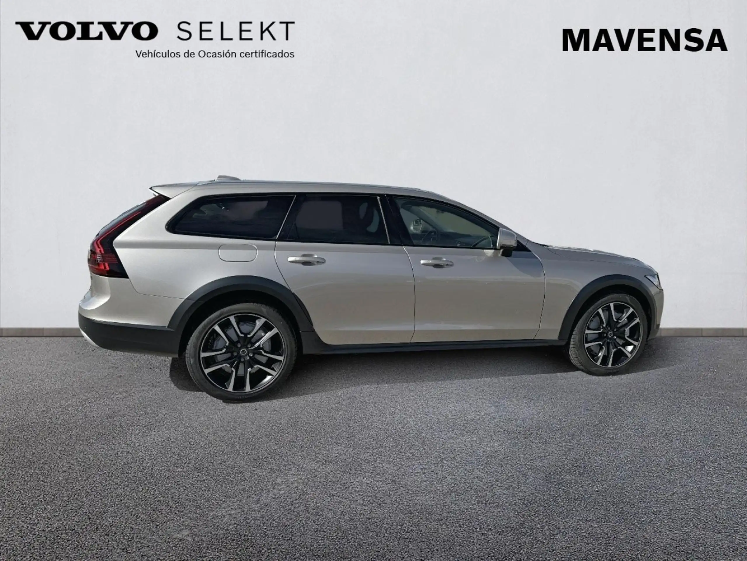 Volvo - V90 Cross Country