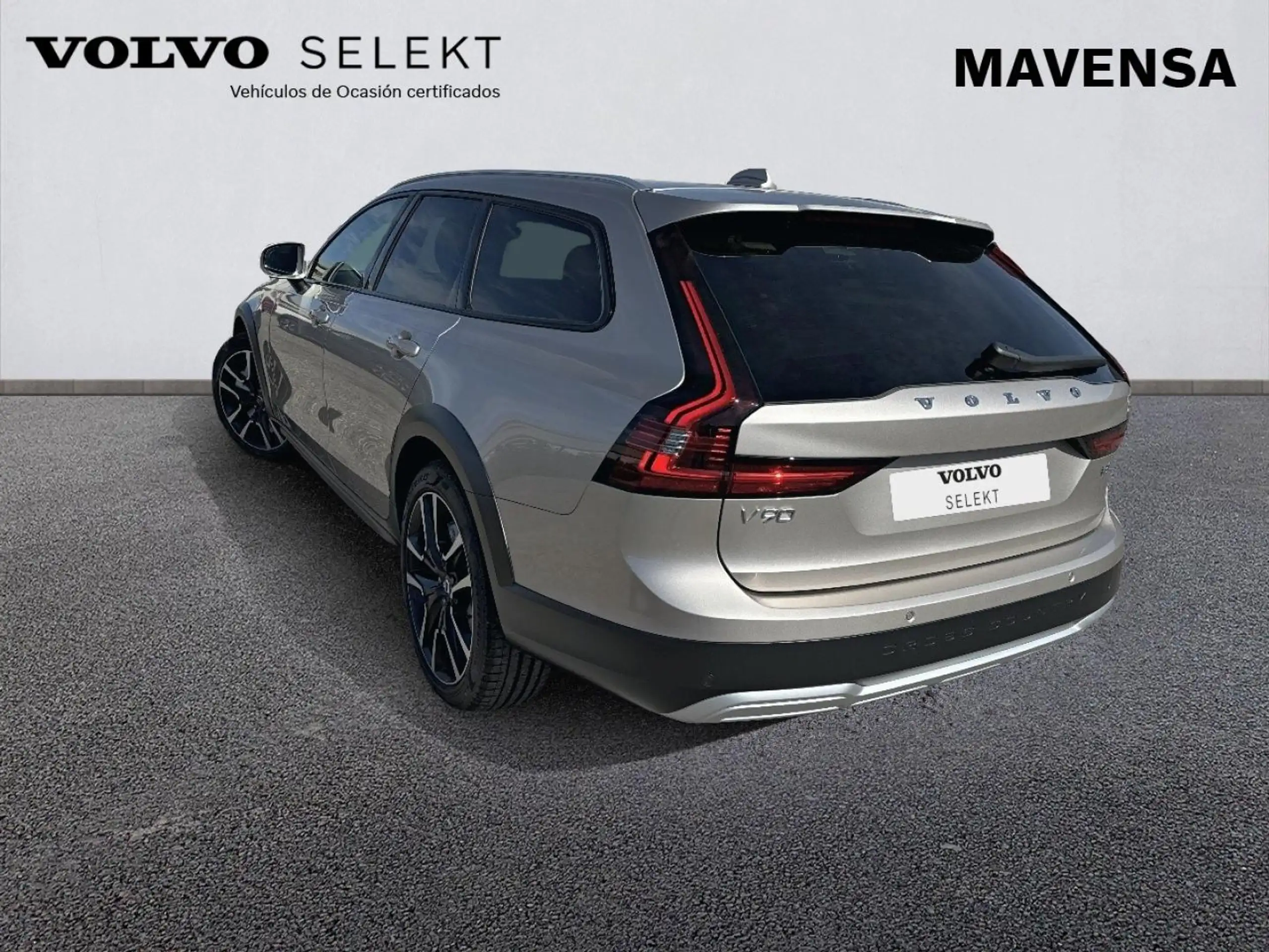 Volvo - V90 Cross Country