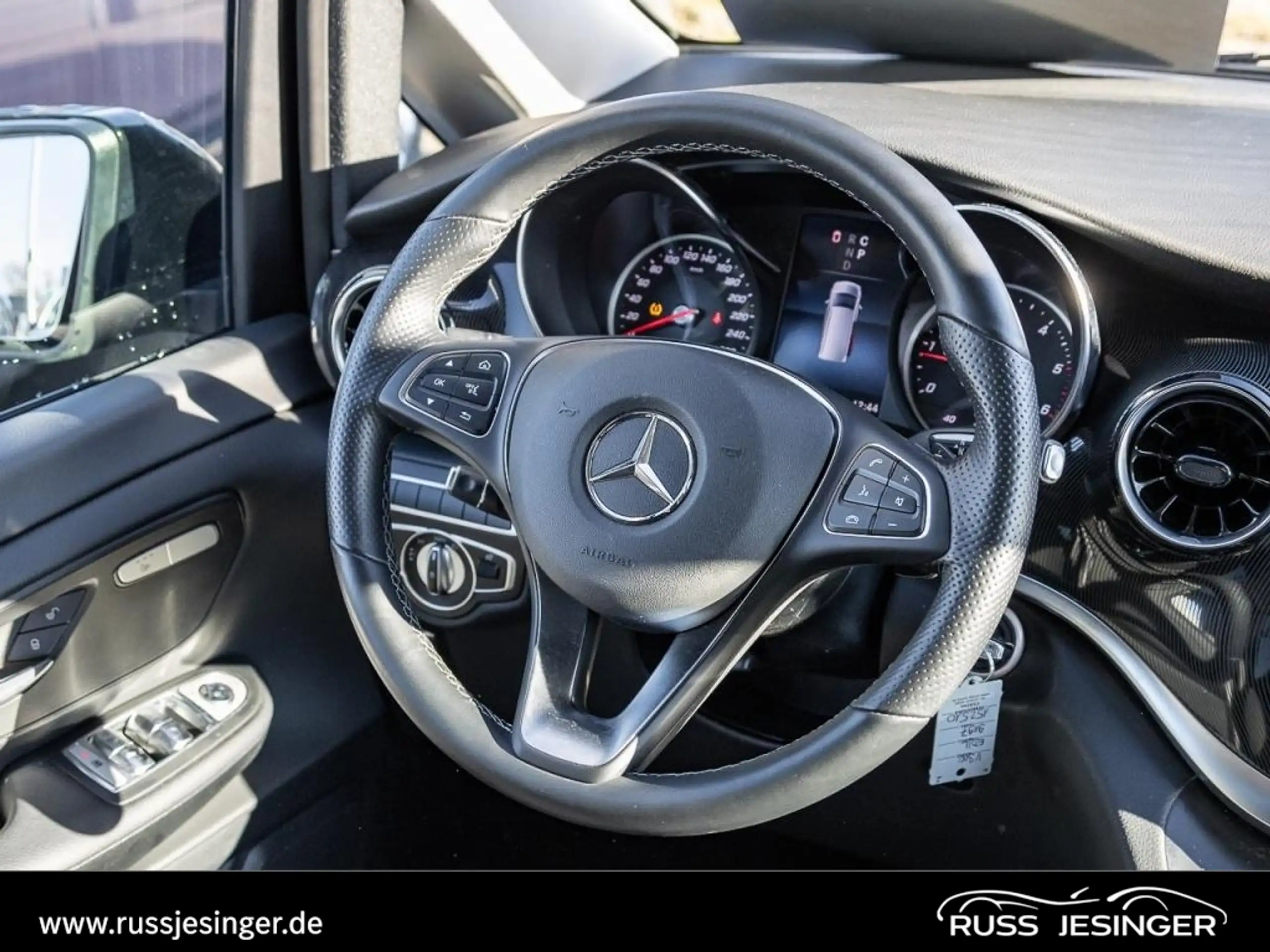 Mercedes-Benz - V 300