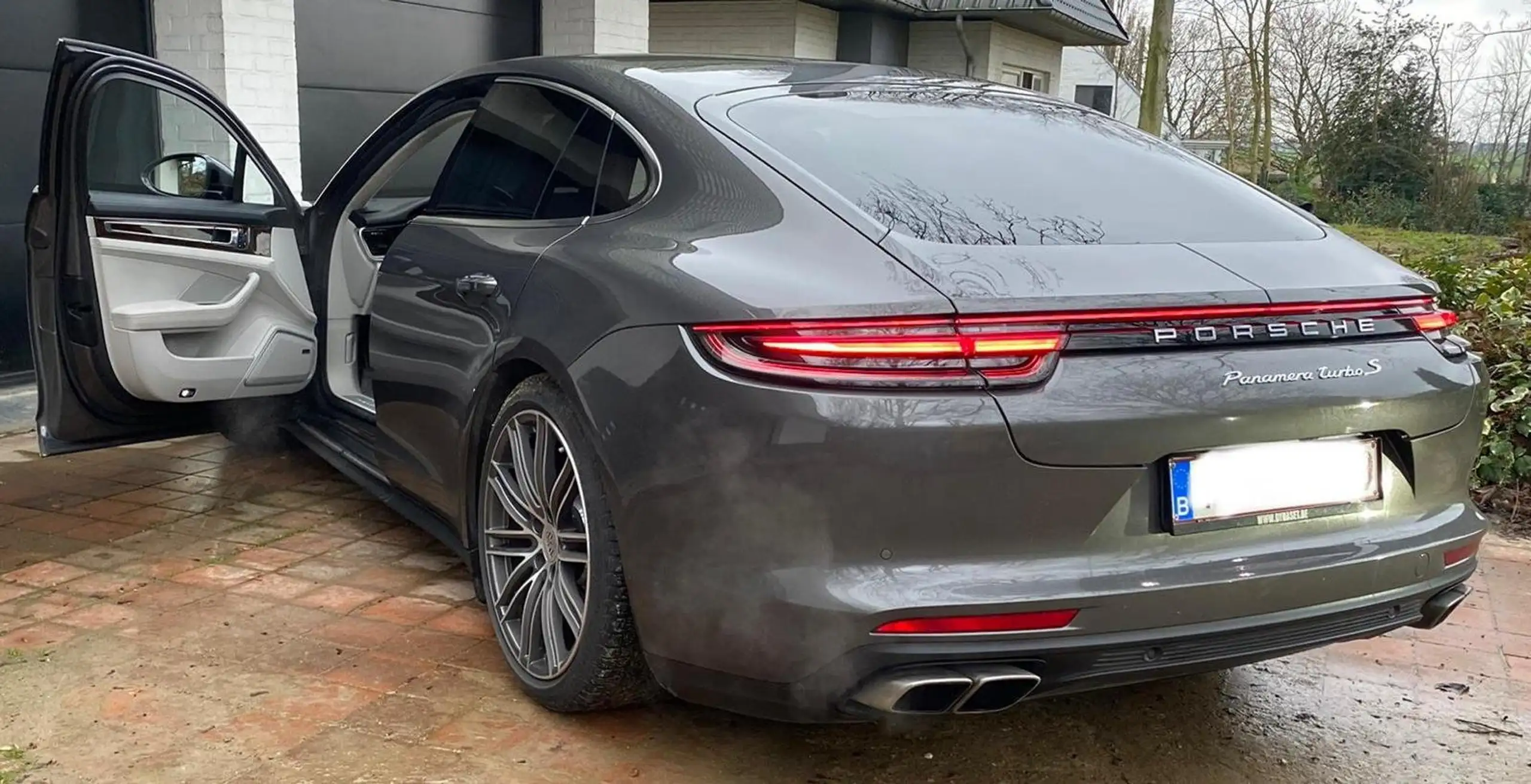 Porsche - Panamera