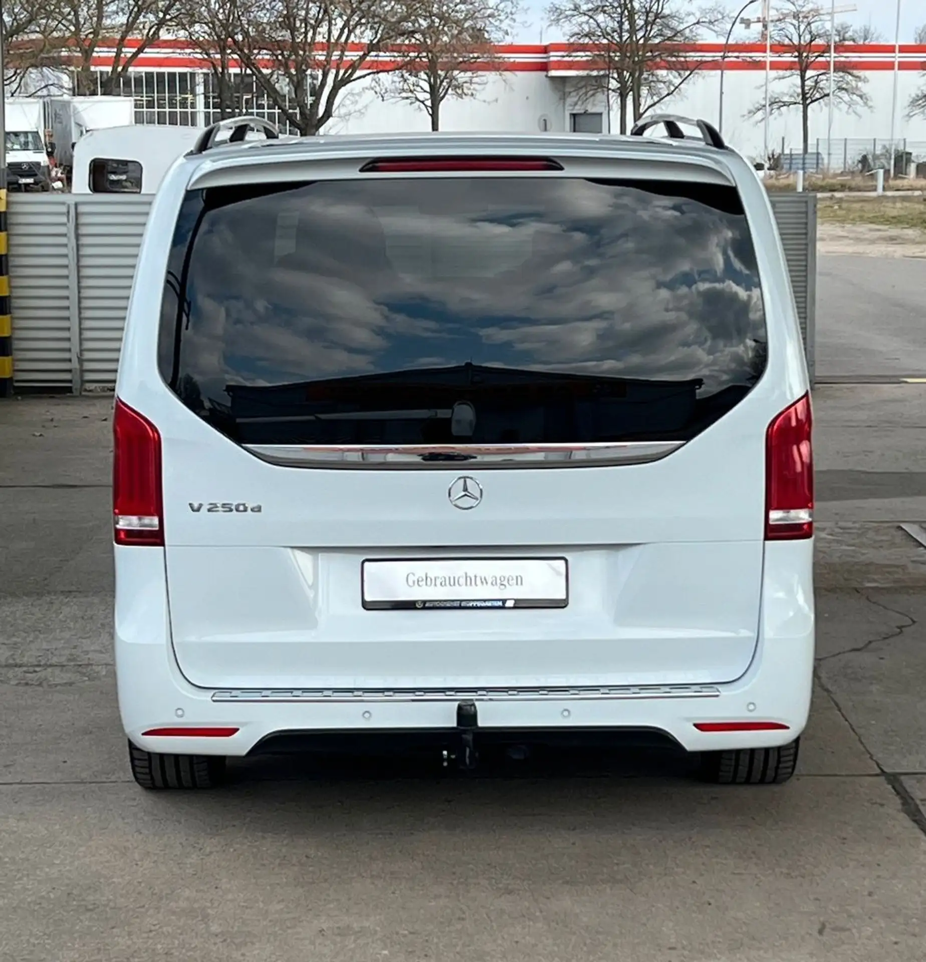 Mercedes-Benz - V 250