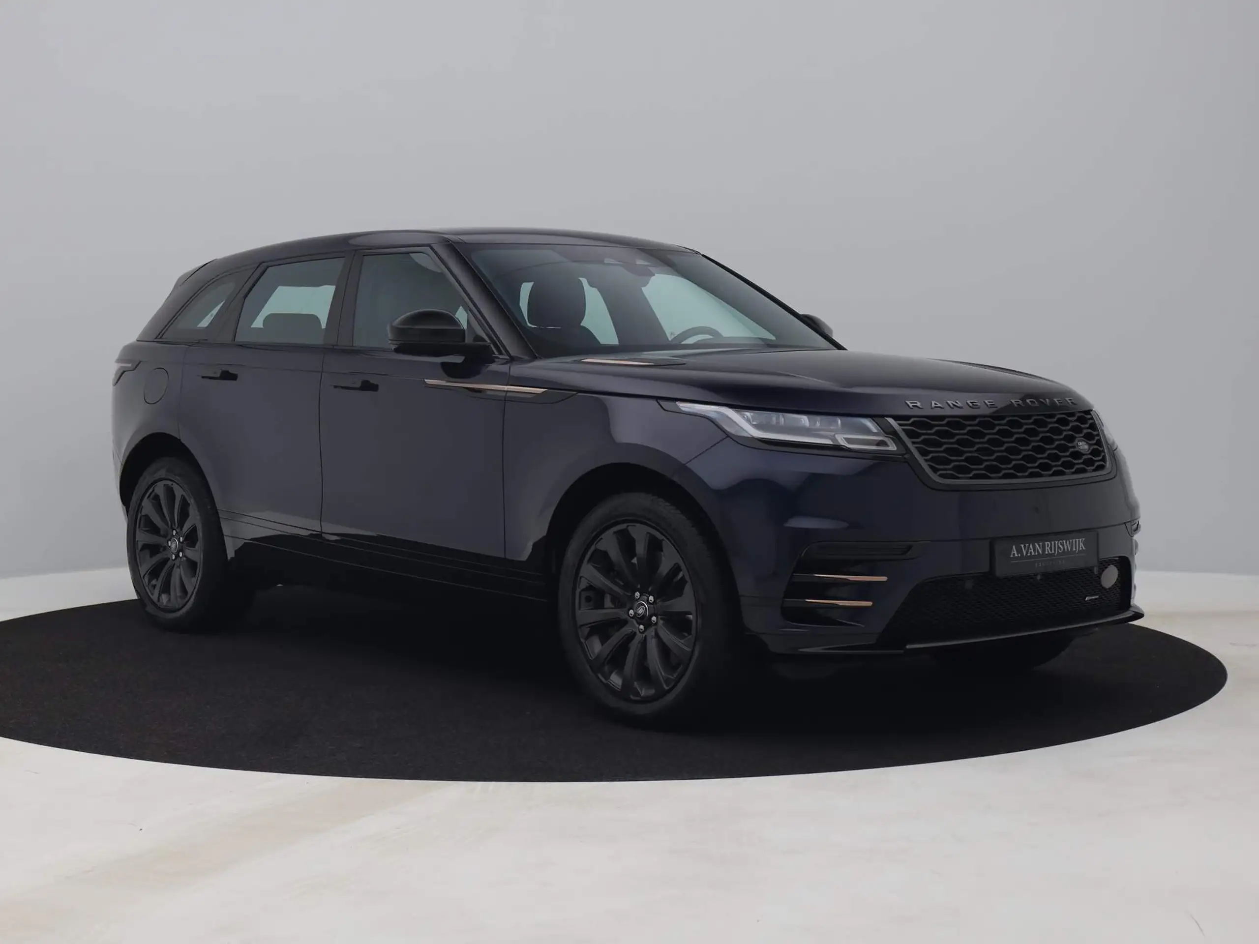 Land Rover - Range Rover Velar