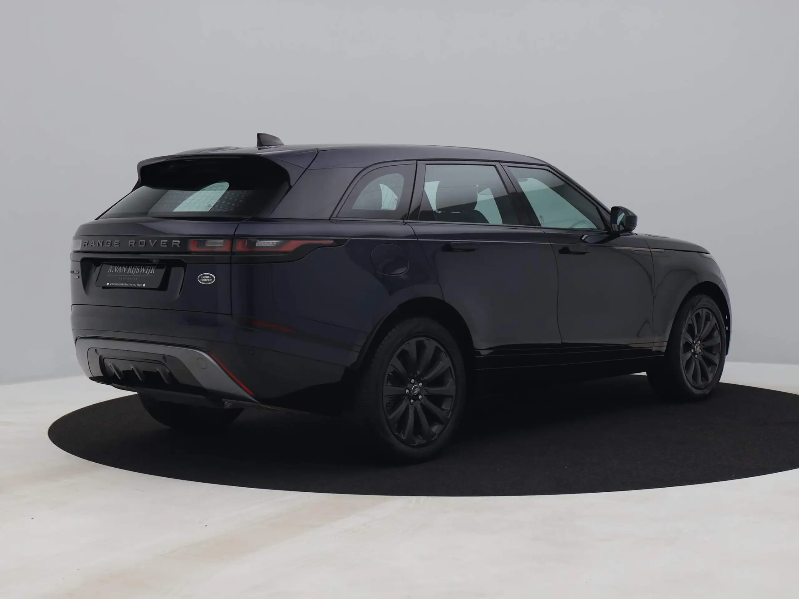 Land Rover - Range Rover Velar