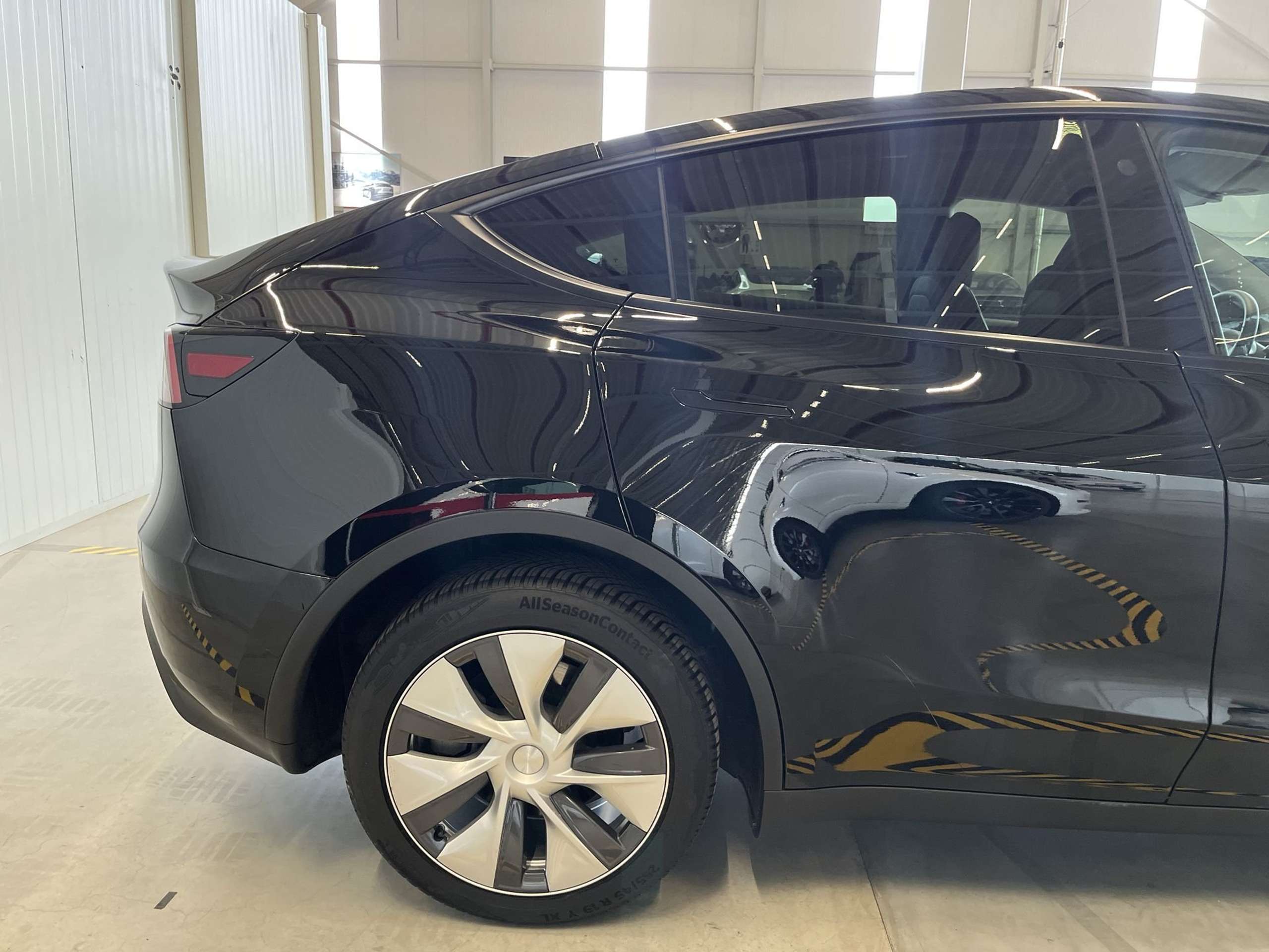 Tesla - Model Y