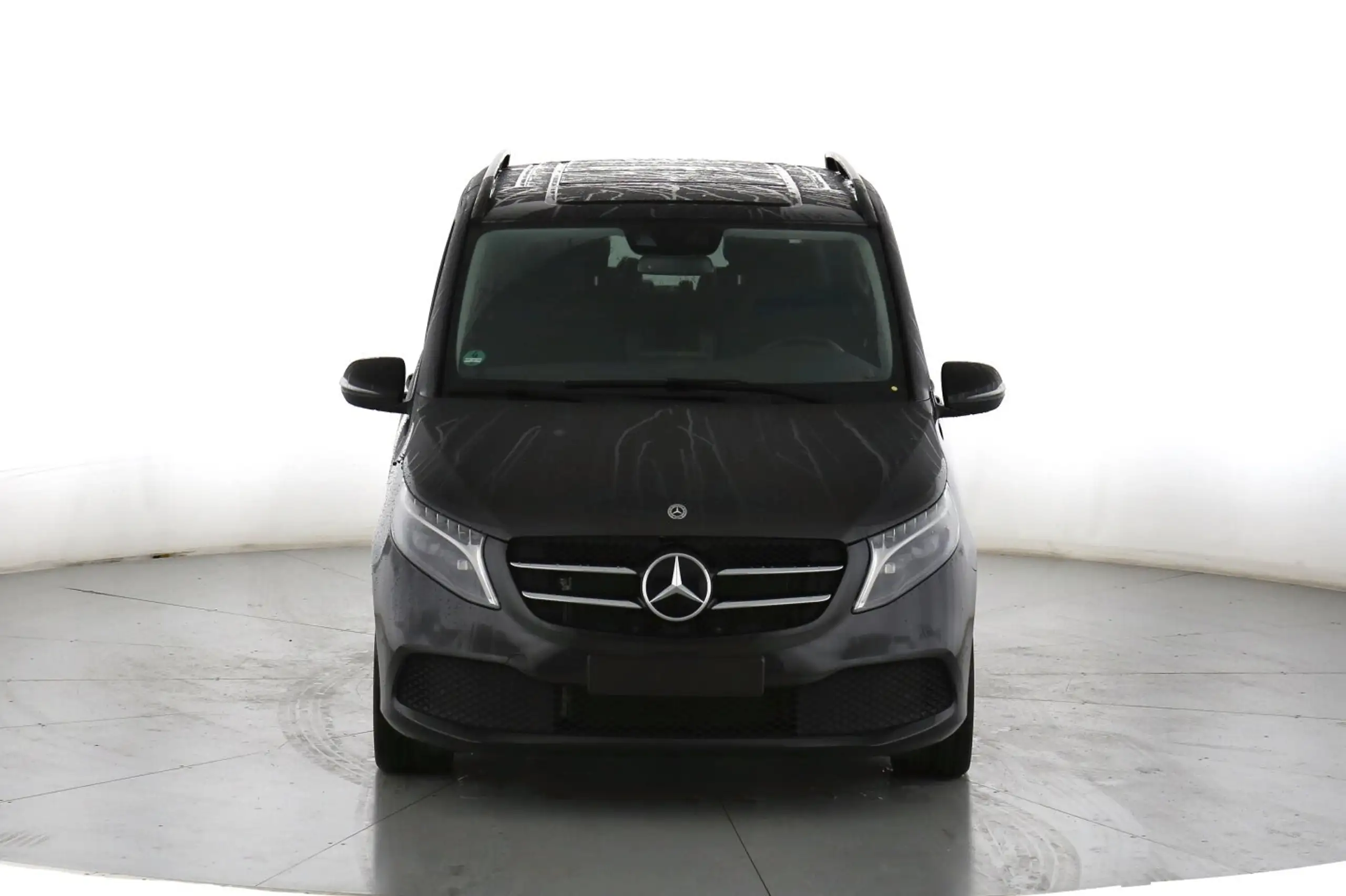 Mercedes-Benz - V 220