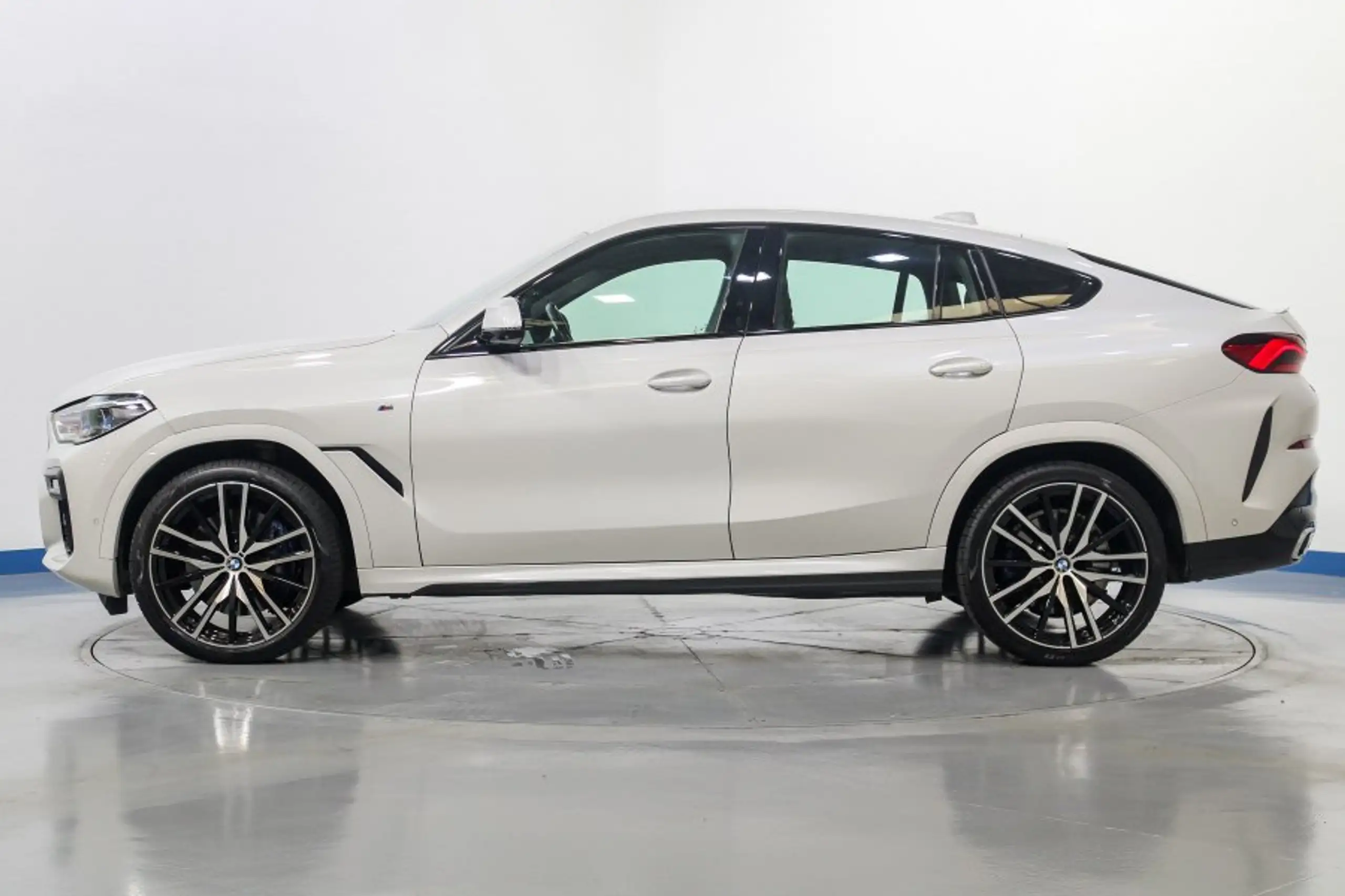 BMW - X6