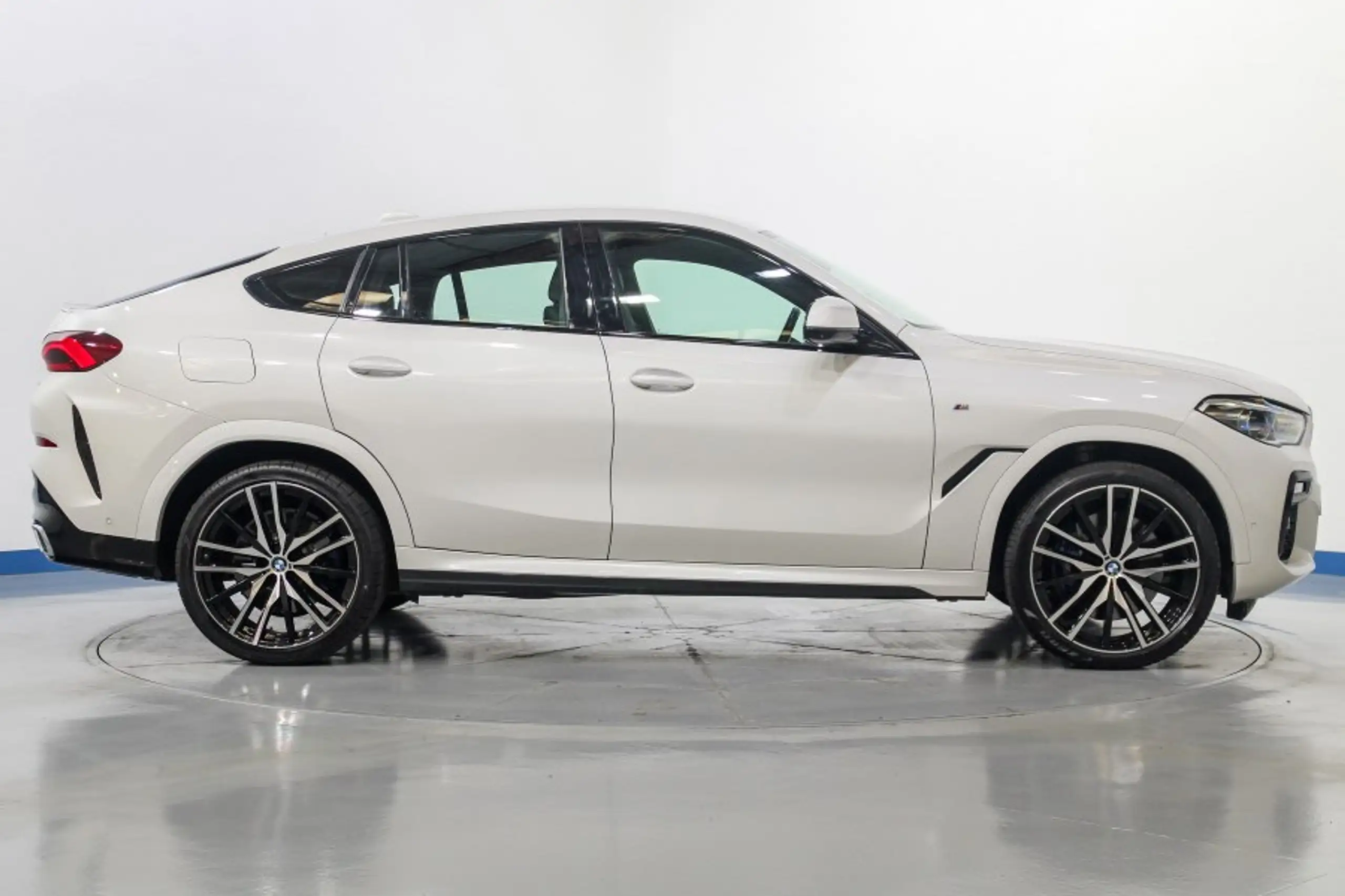 BMW - X6