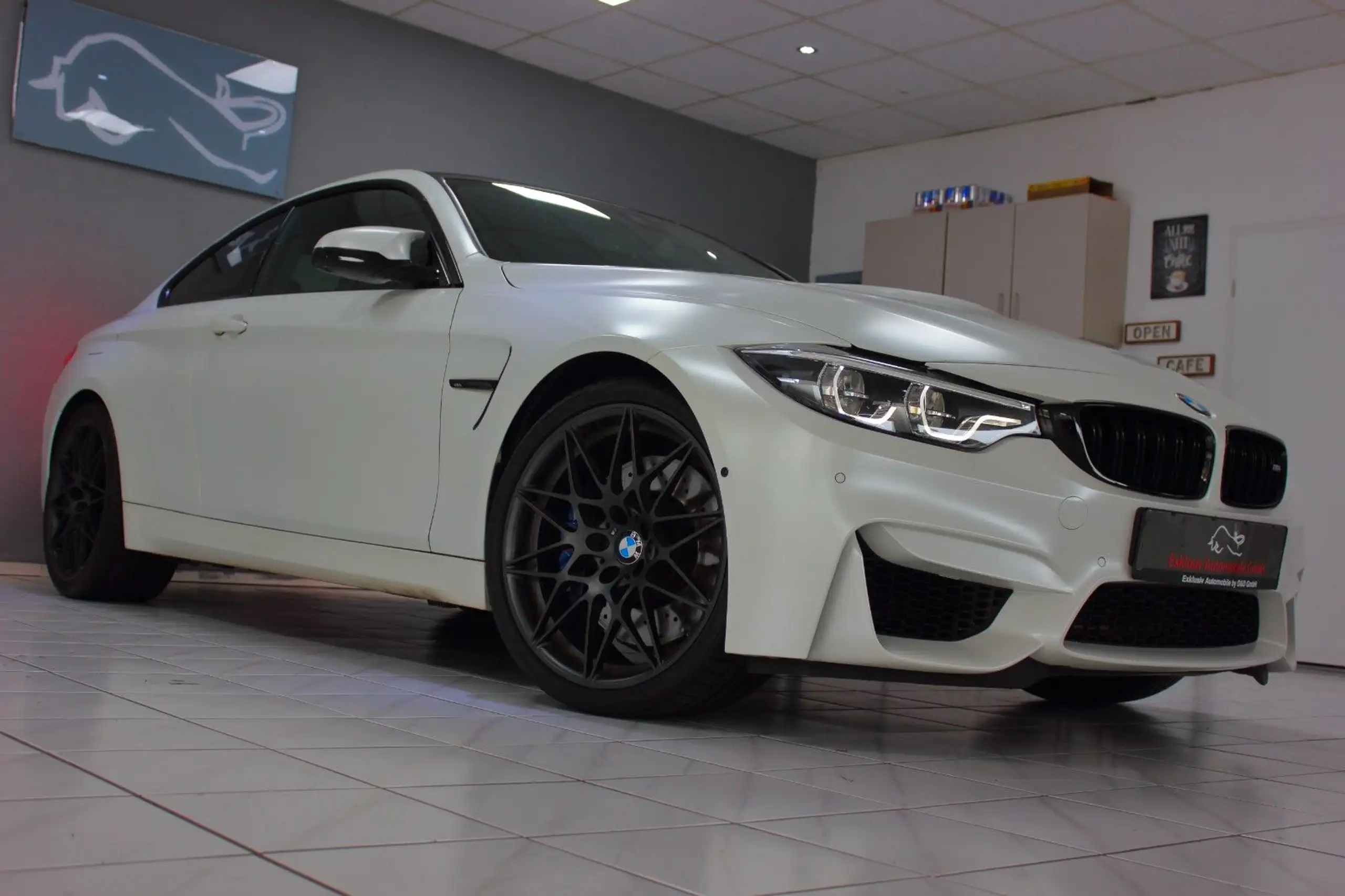 BMW - M4