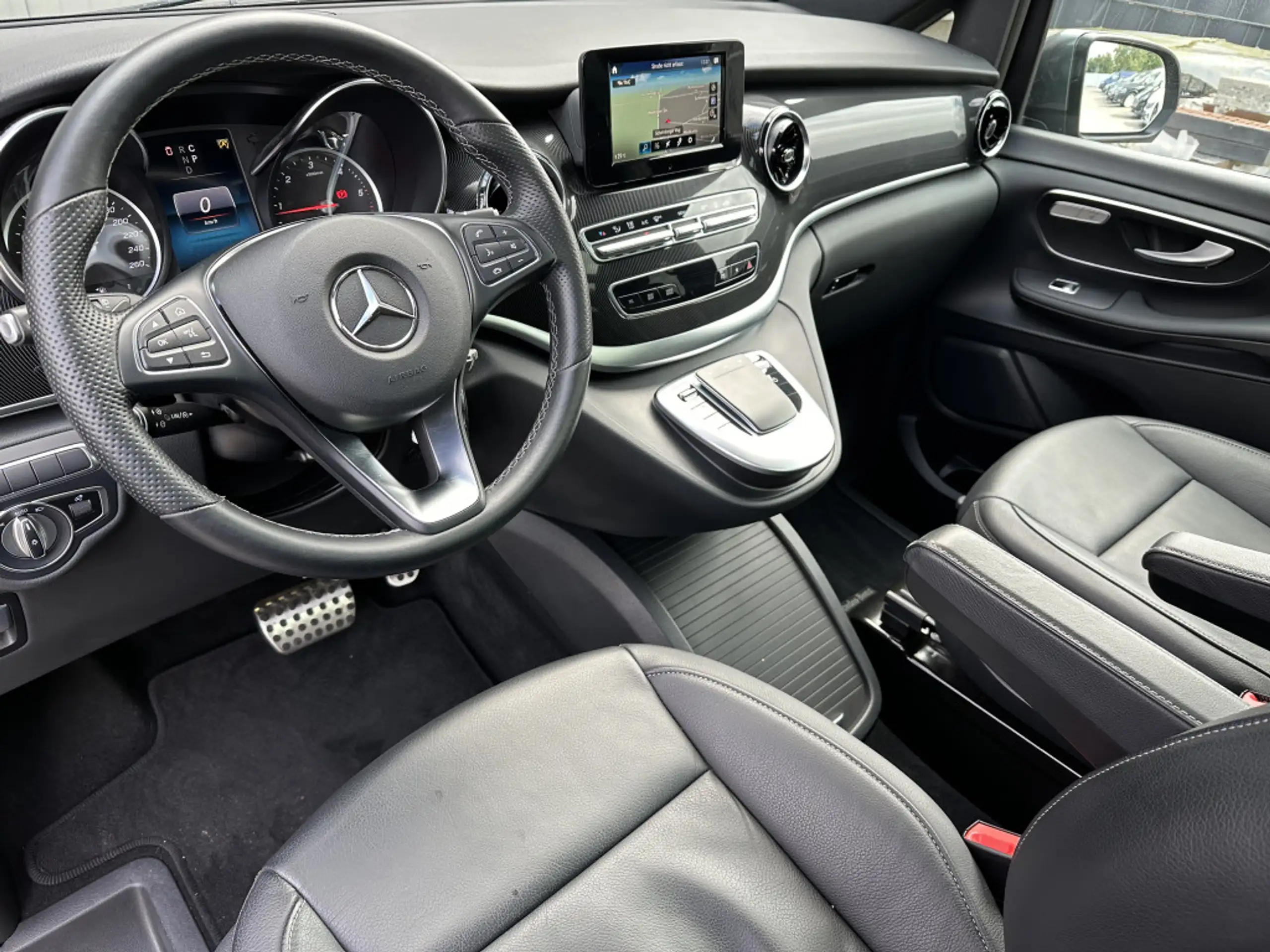 Mercedes-Benz - V 300