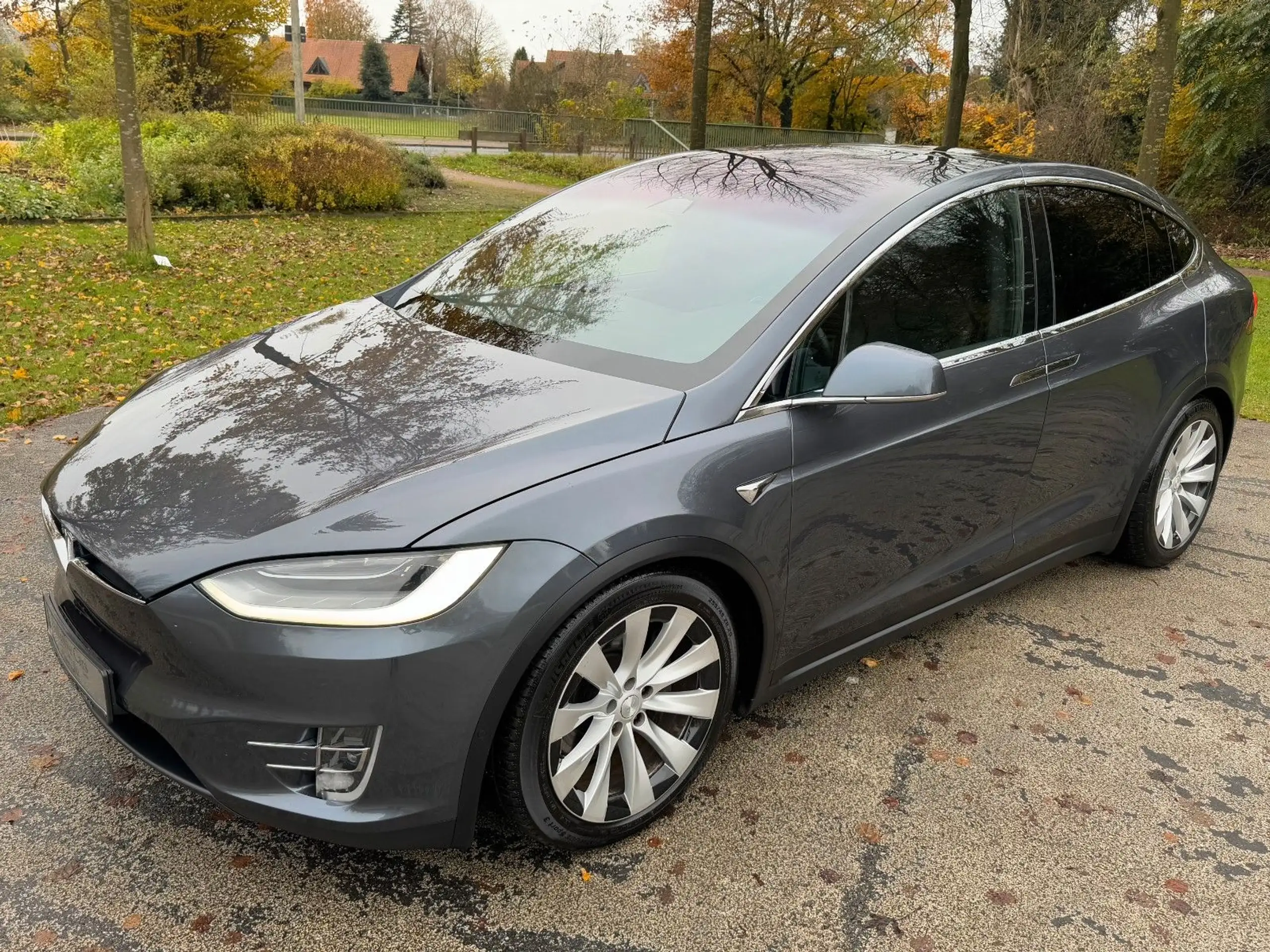 Tesla - Model X