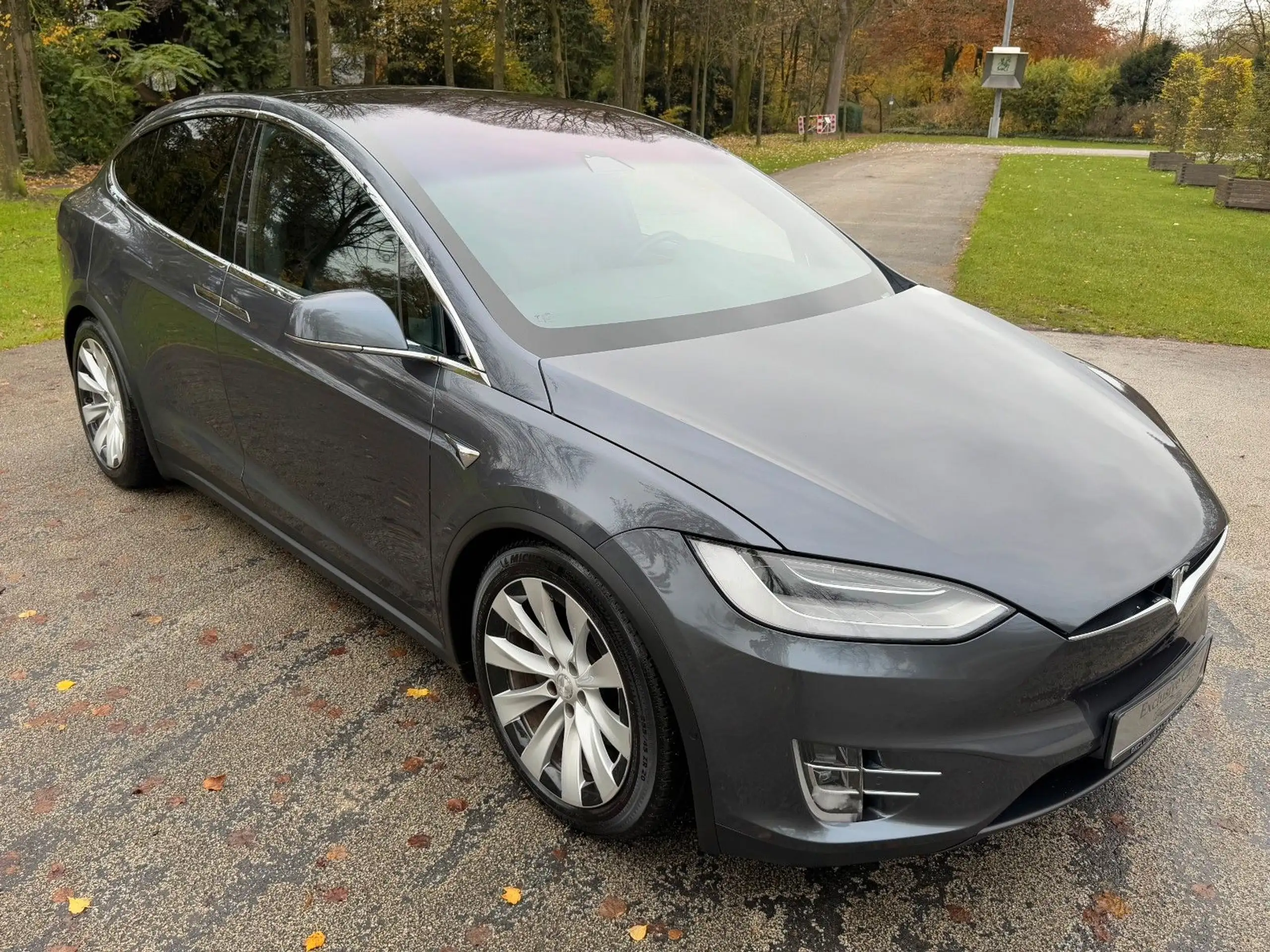 Tesla - Model X