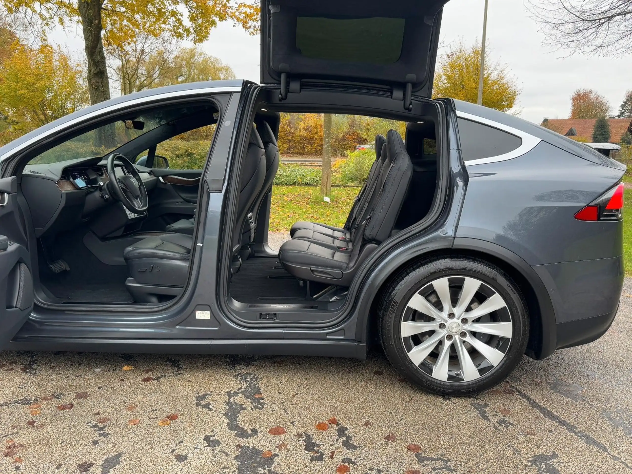 Tesla - Model X