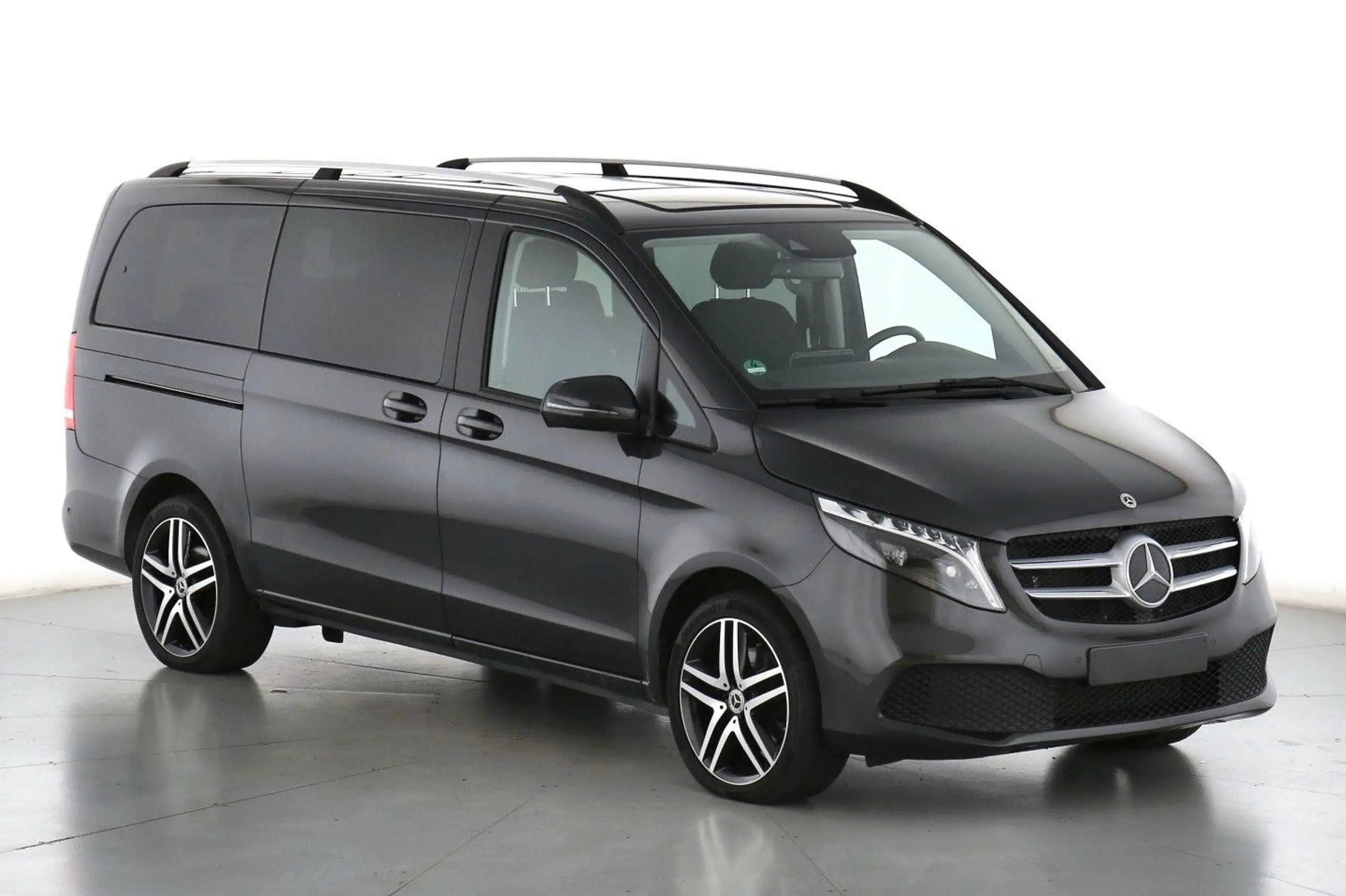 Mercedes-Benz - V 220