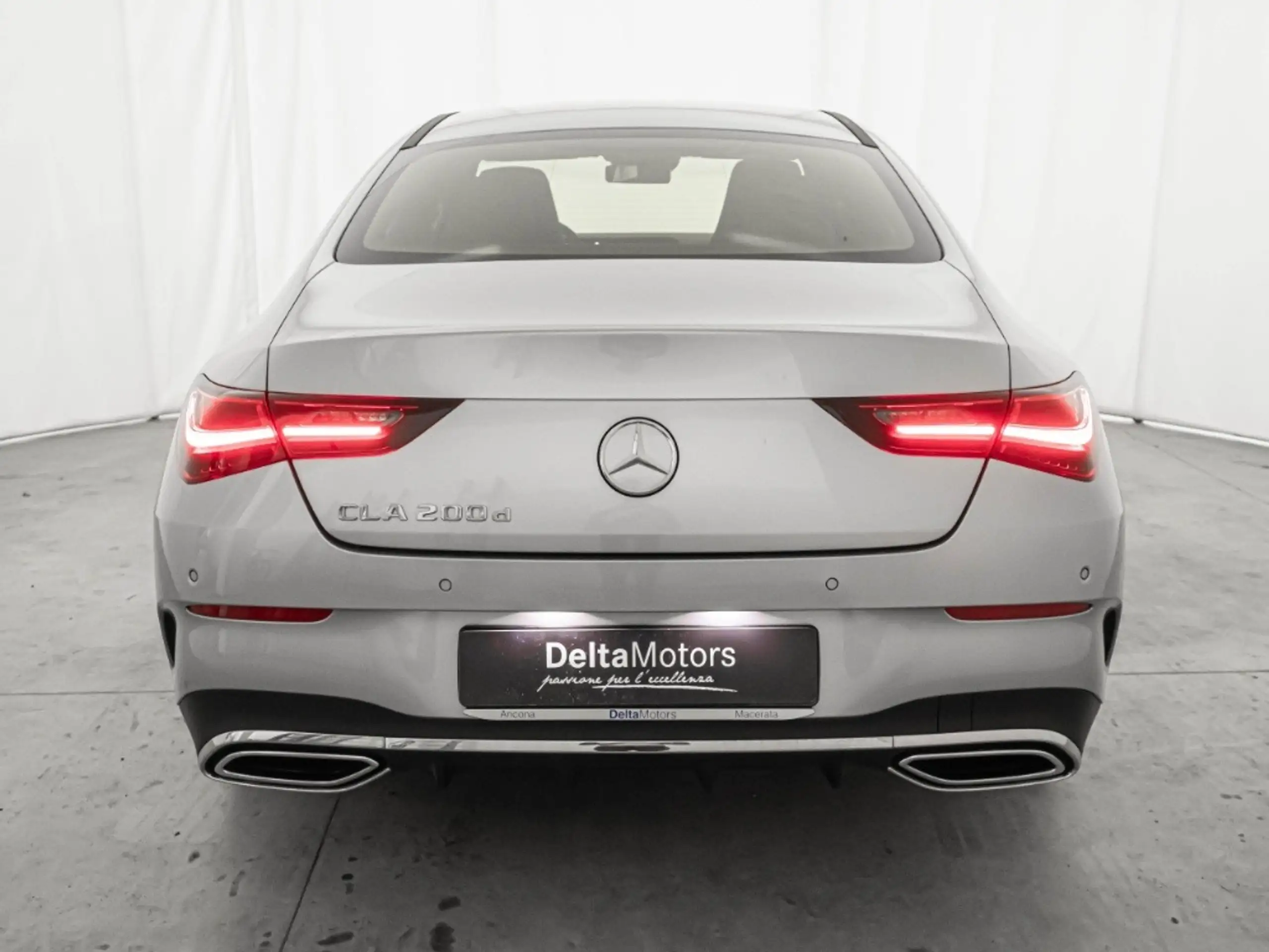 Mercedes-Benz - CLA 200