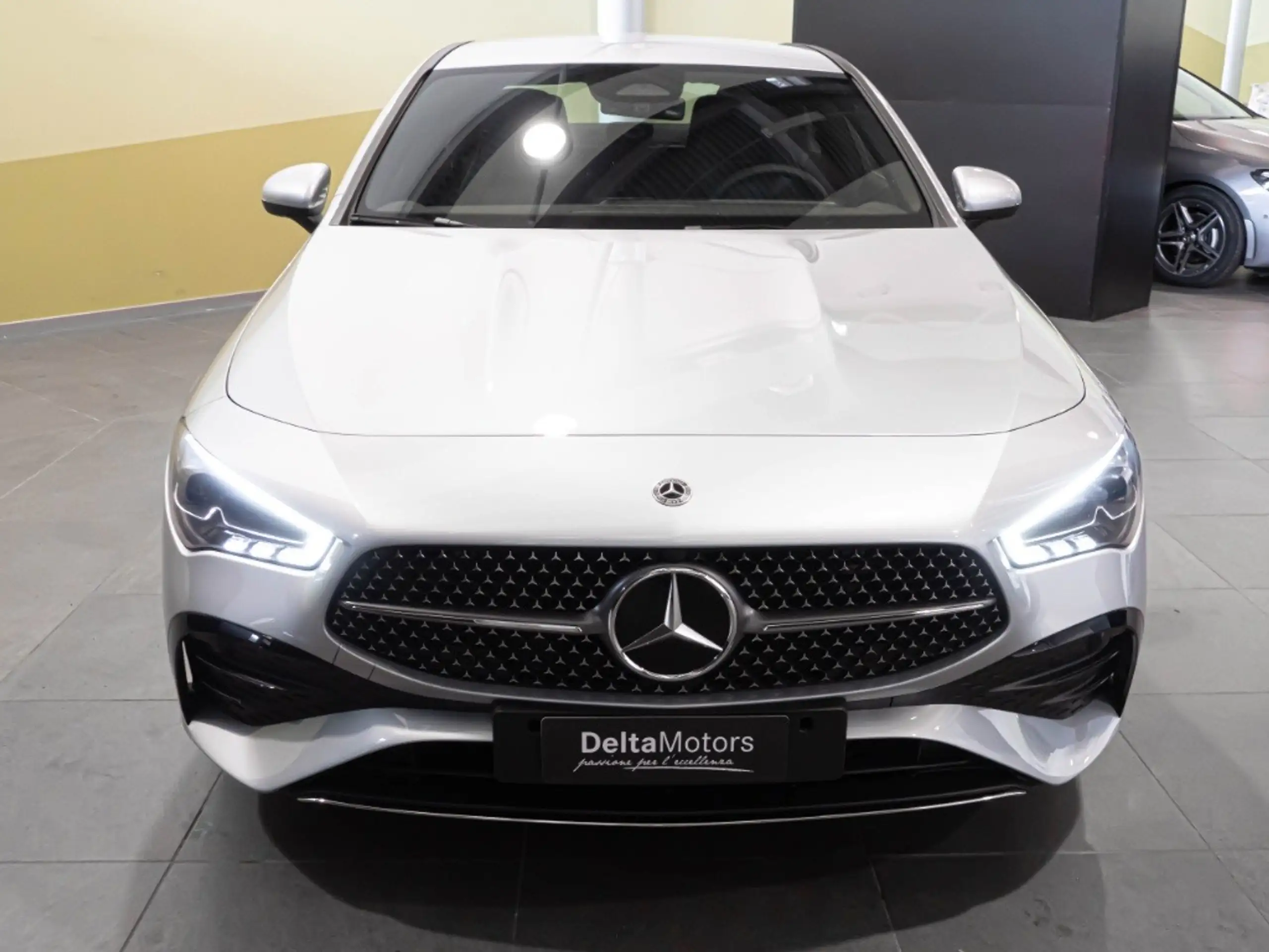 Mercedes-Benz - CLA 200