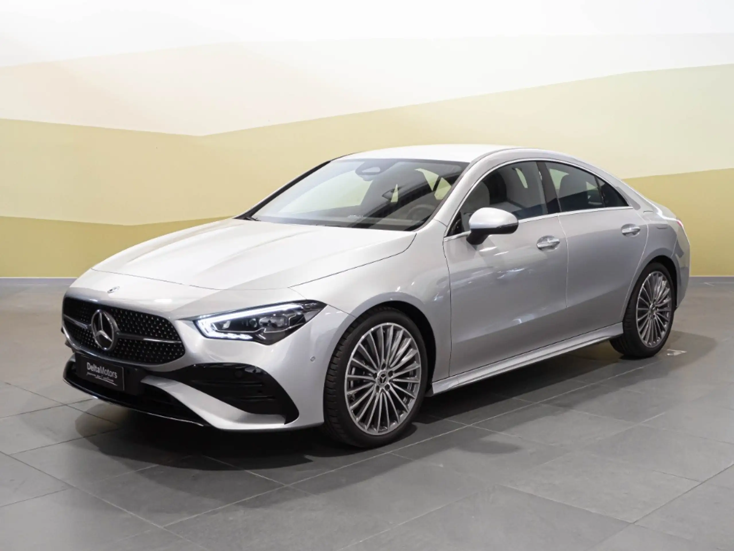 Mercedes-Benz - CLA 200