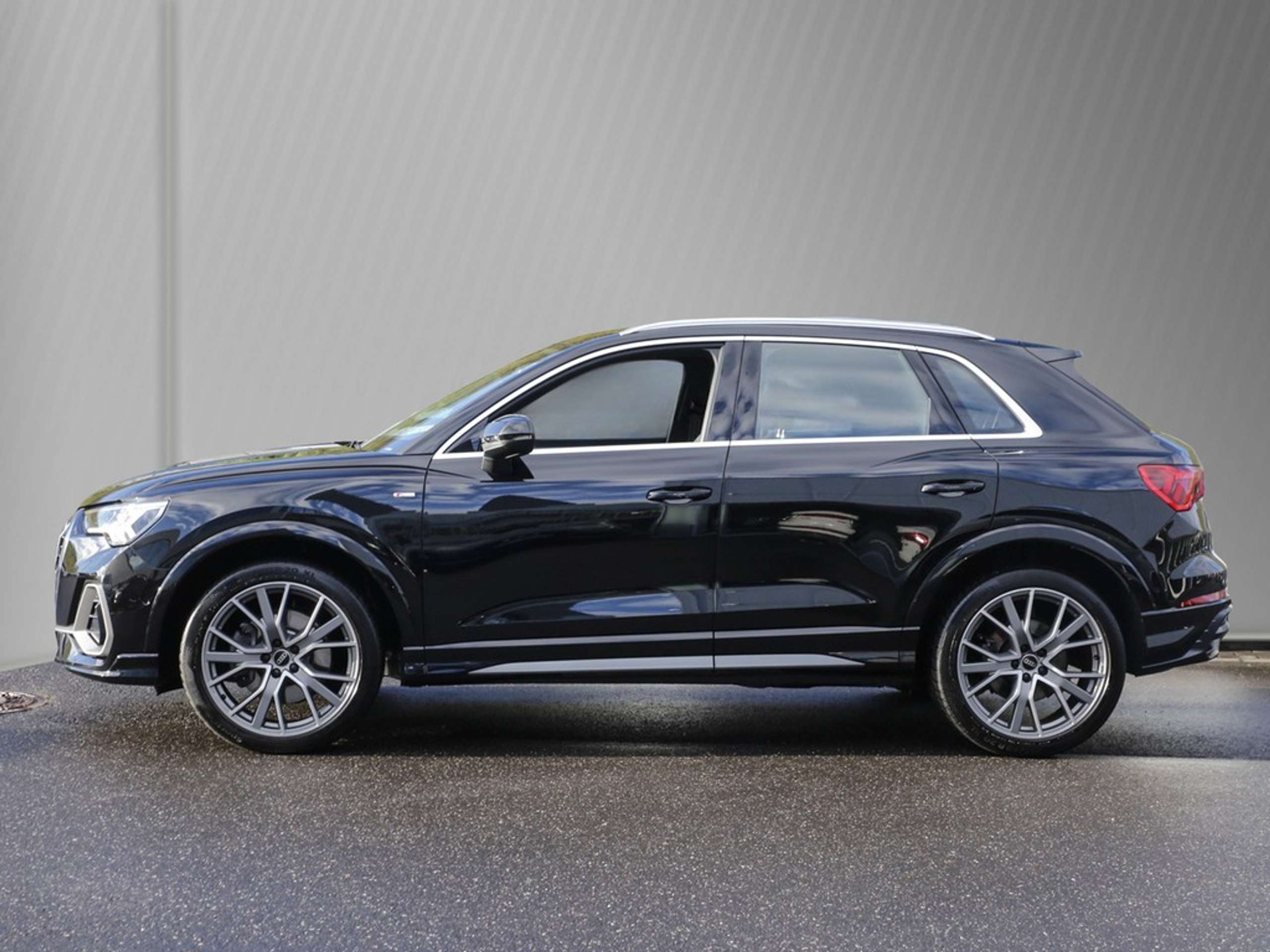 Audi - Q3