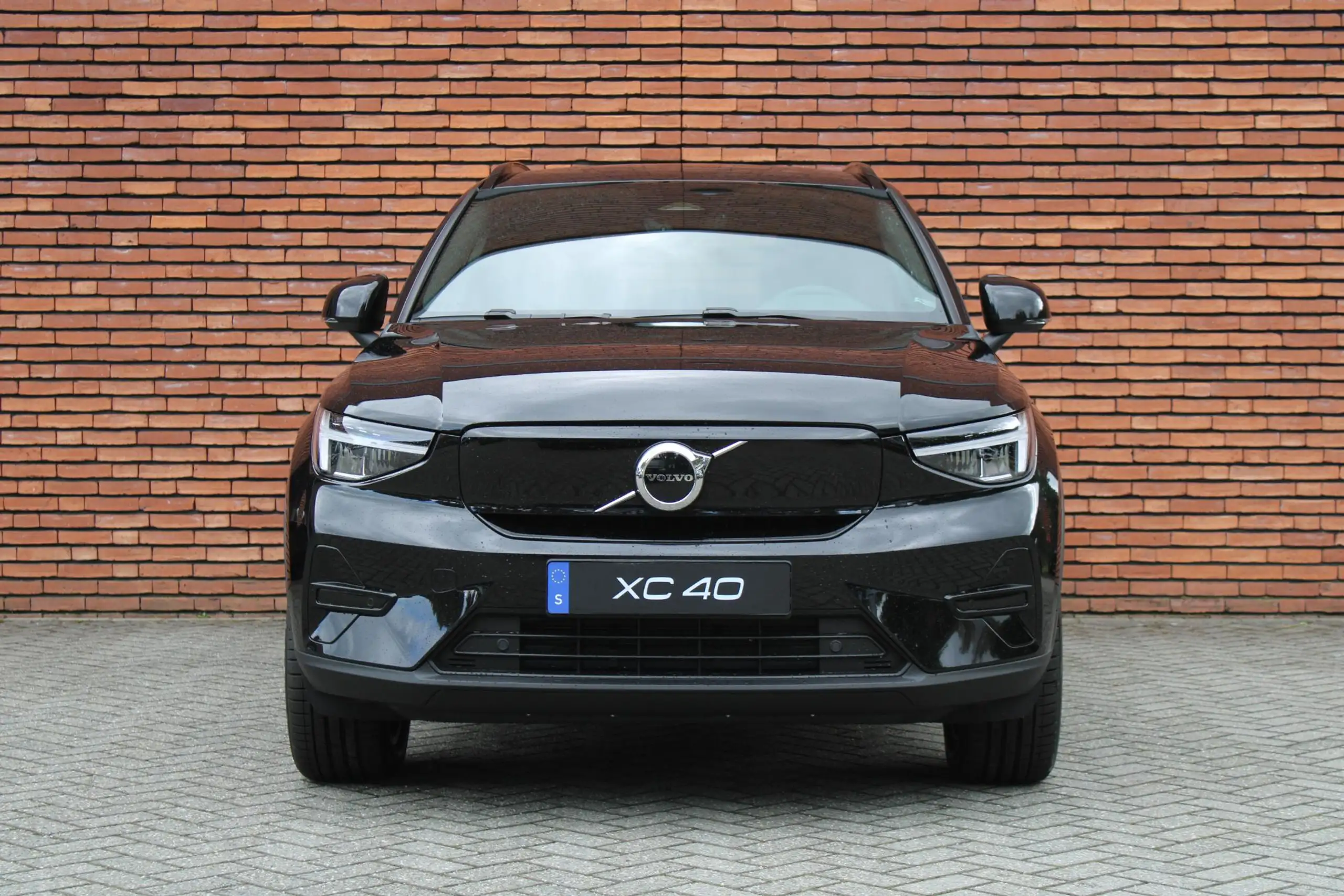 Volvo - EX40