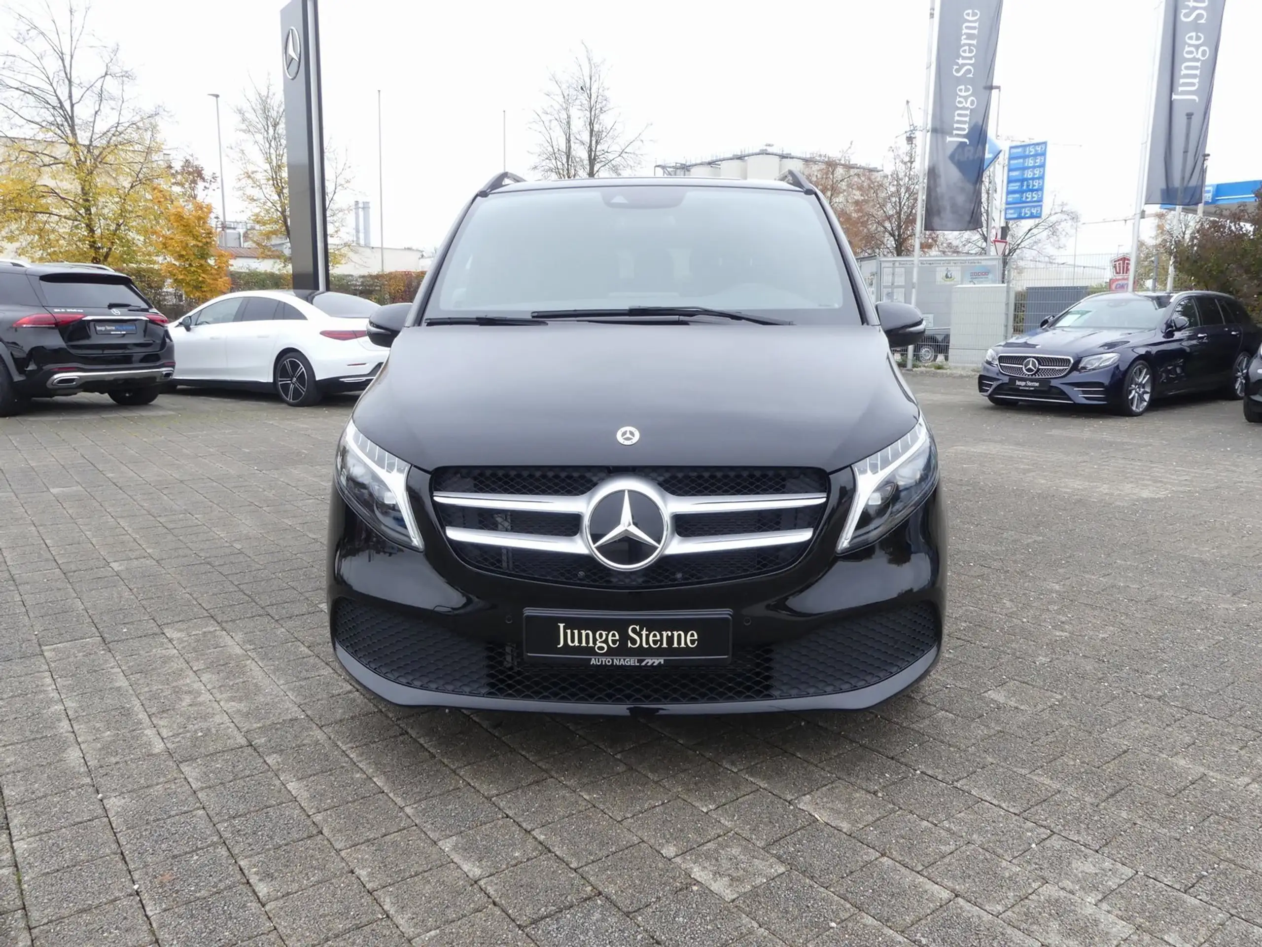 Mercedes-Benz - V 250