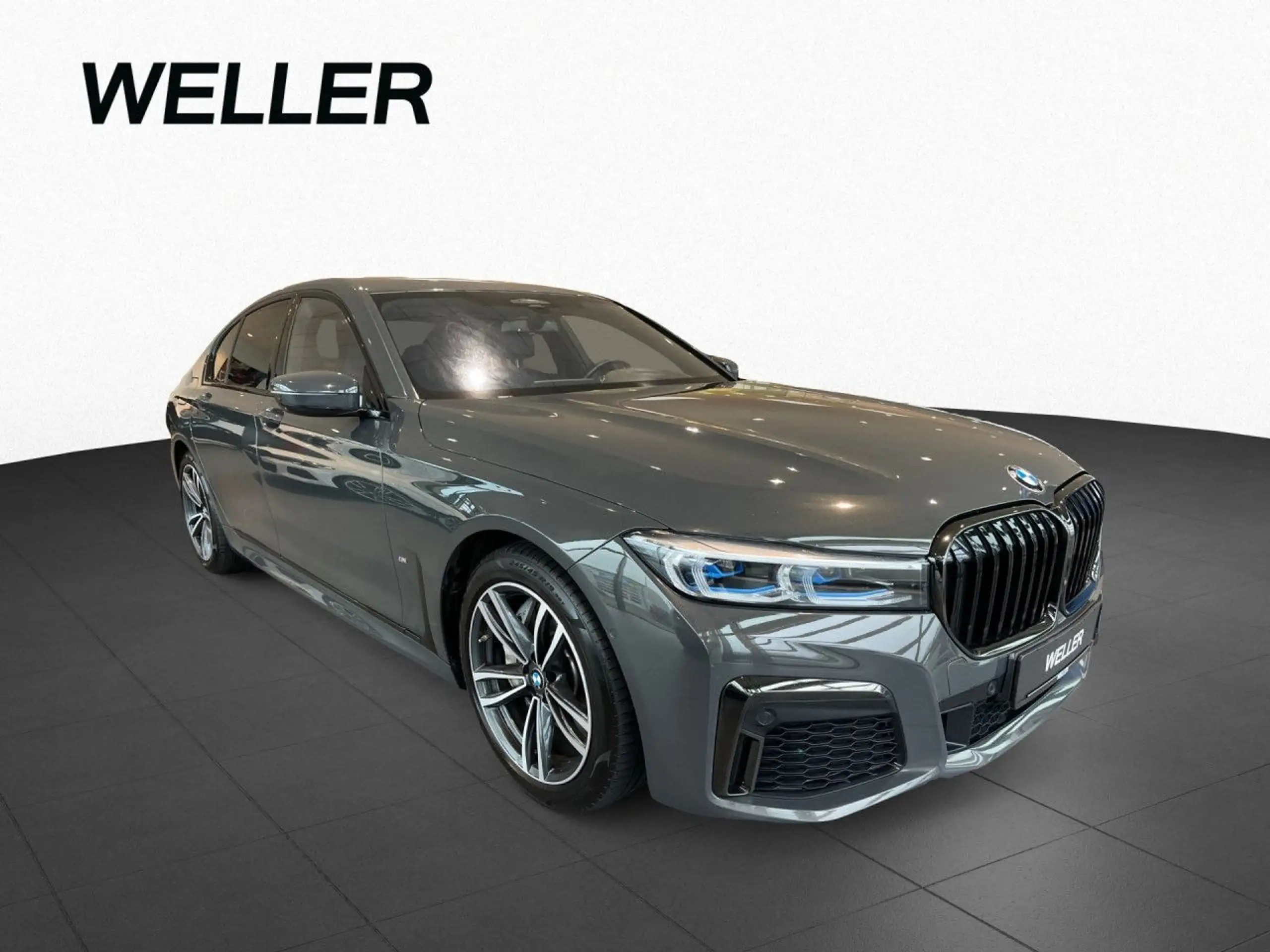 BMW - 740