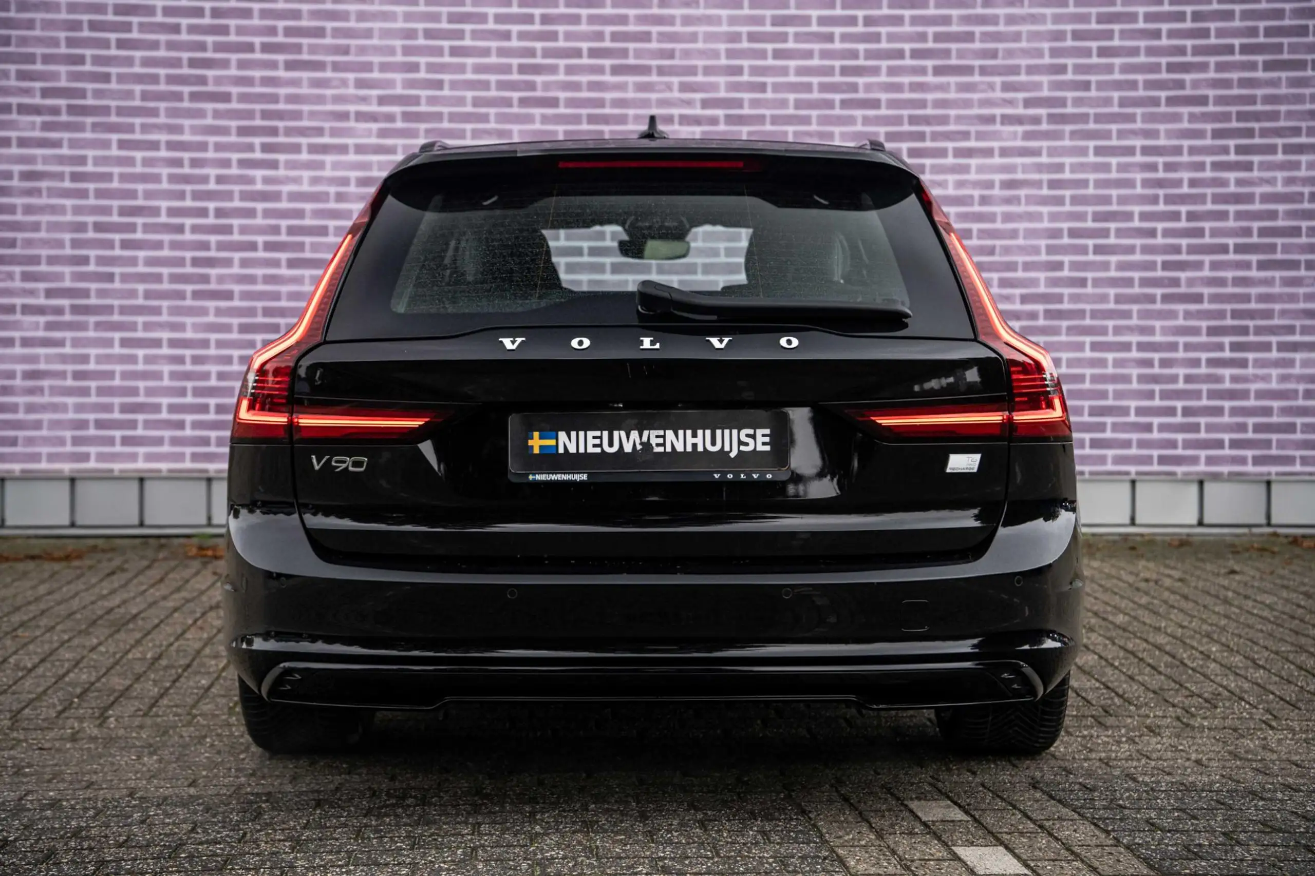 Volvo - V90