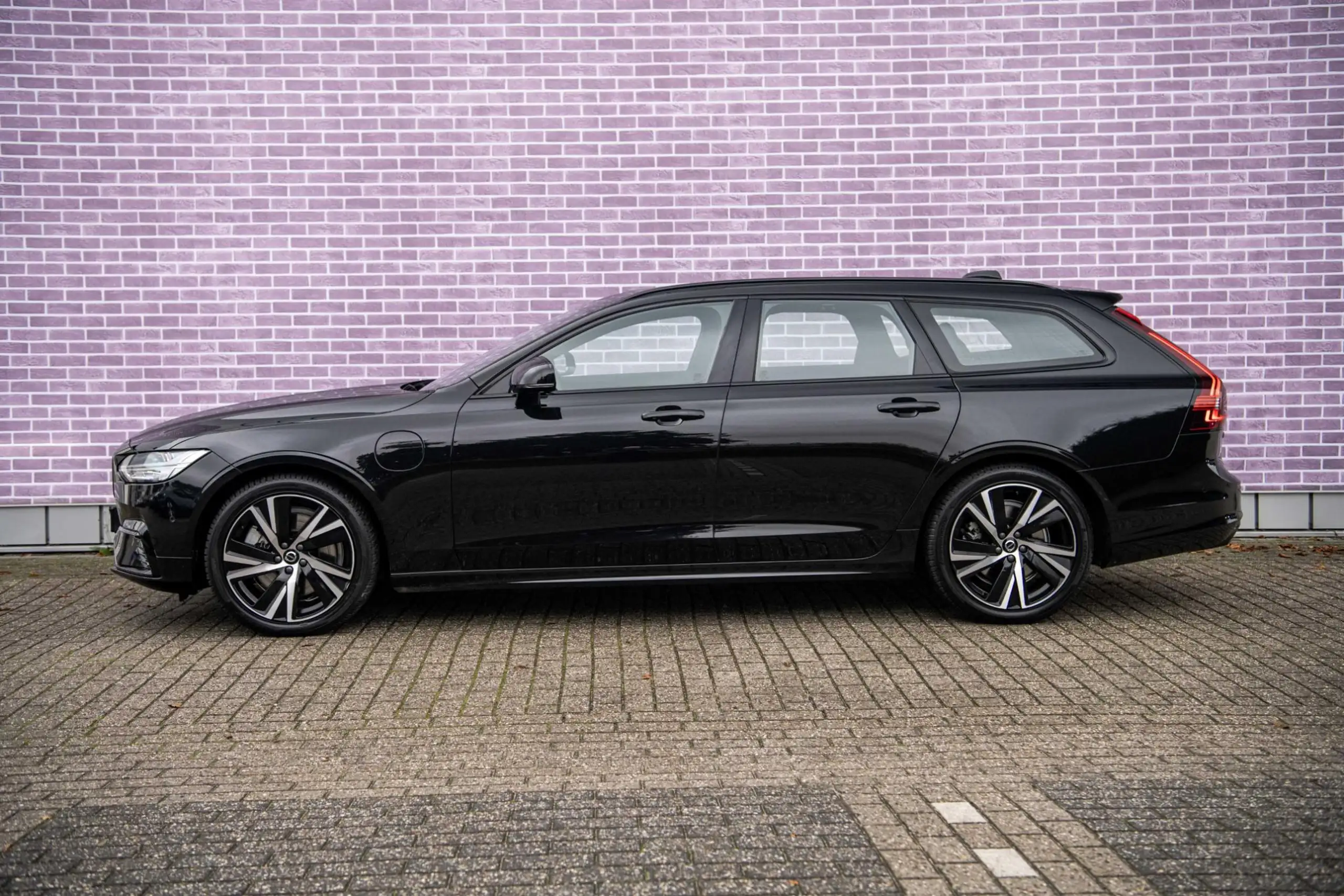 Volvo - V90