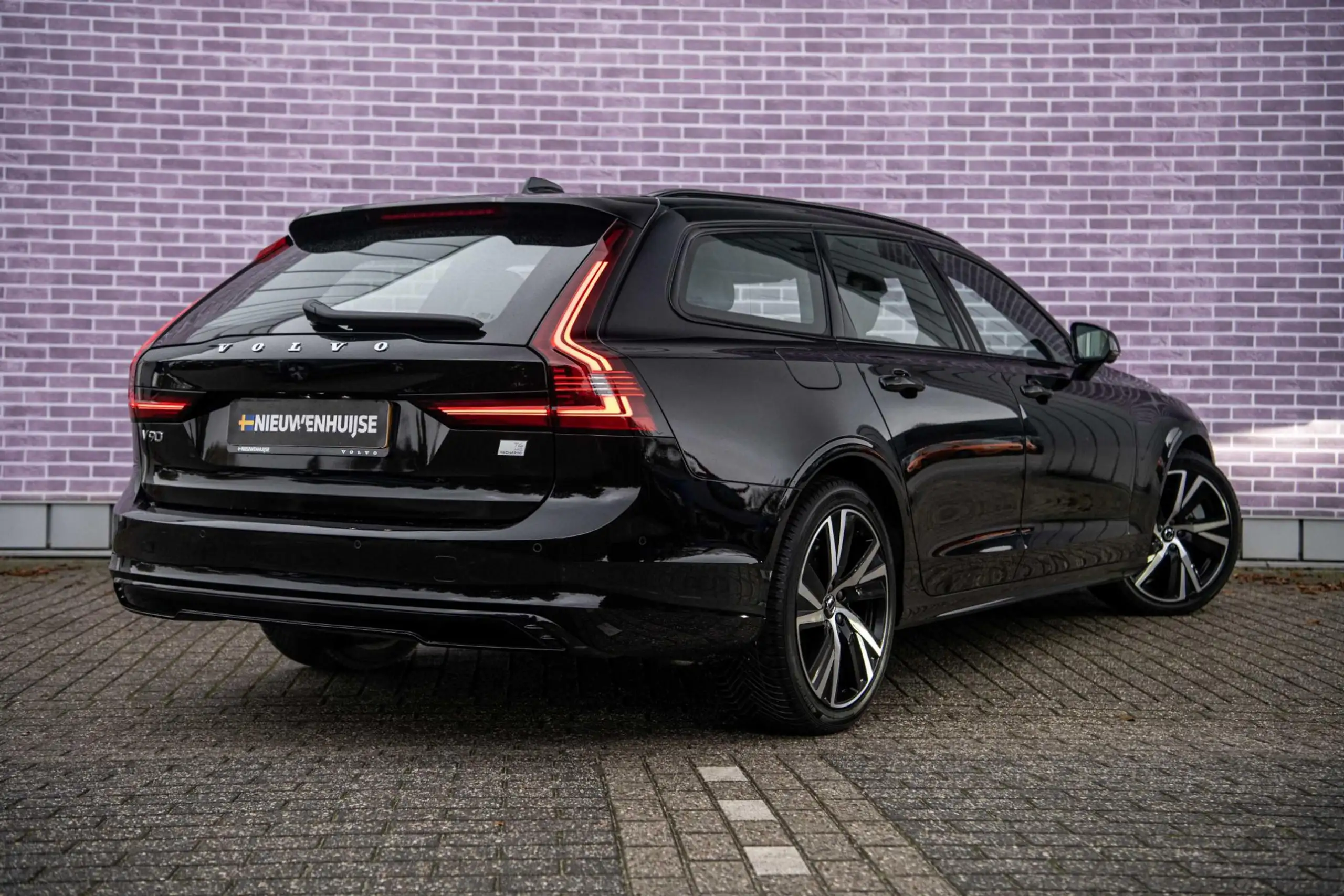 Volvo - V90