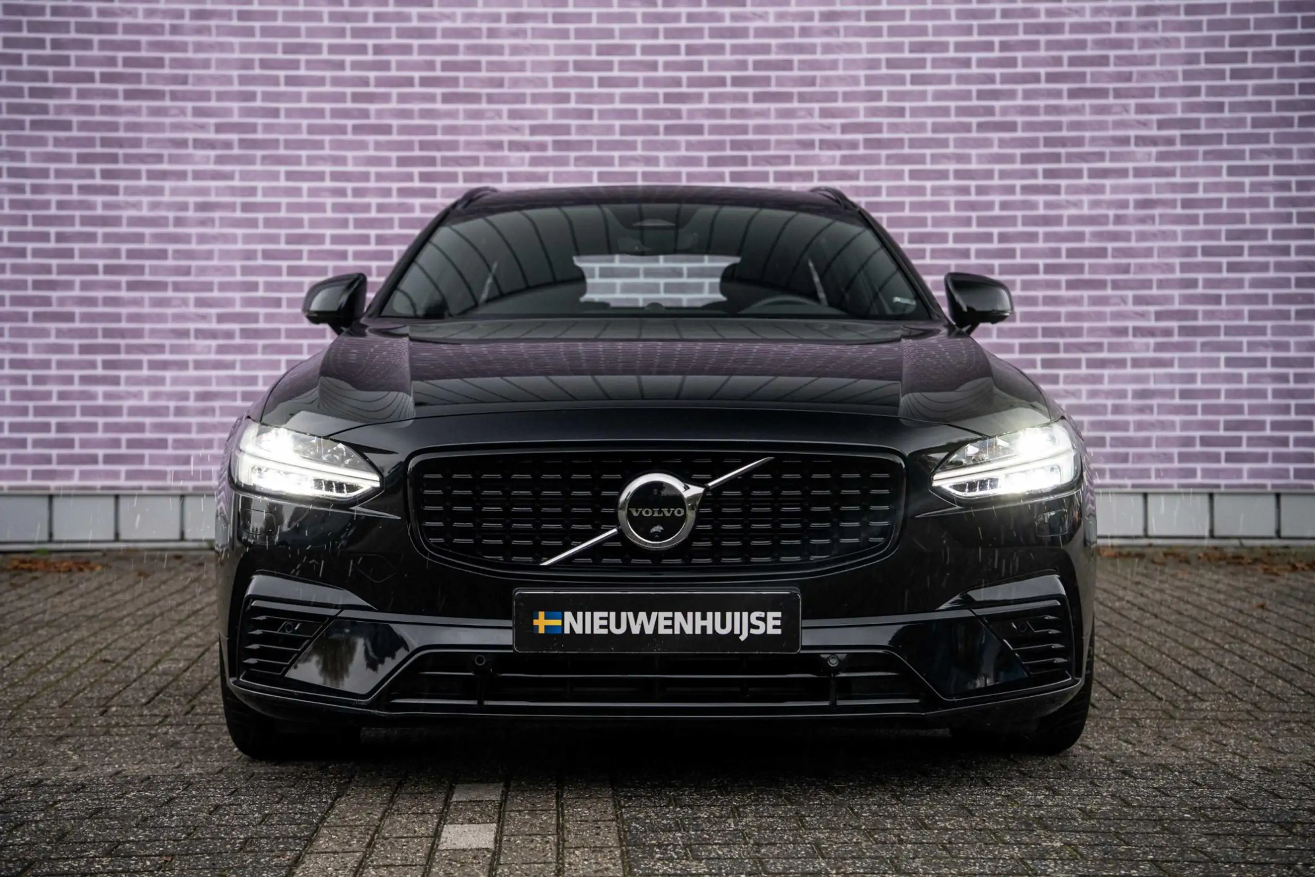 Volvo - V90